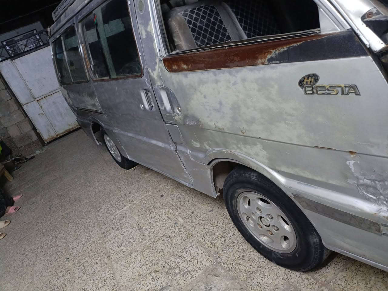 كيا بستا موديل 94 ماكينه بها خيط بخار سنويه لل 28 مصفره هيئه وغرامات شرط التحويل مكانها ديالى الخالص شرا يتصل سعرها 20 ورقه شراي يتصل ***********
