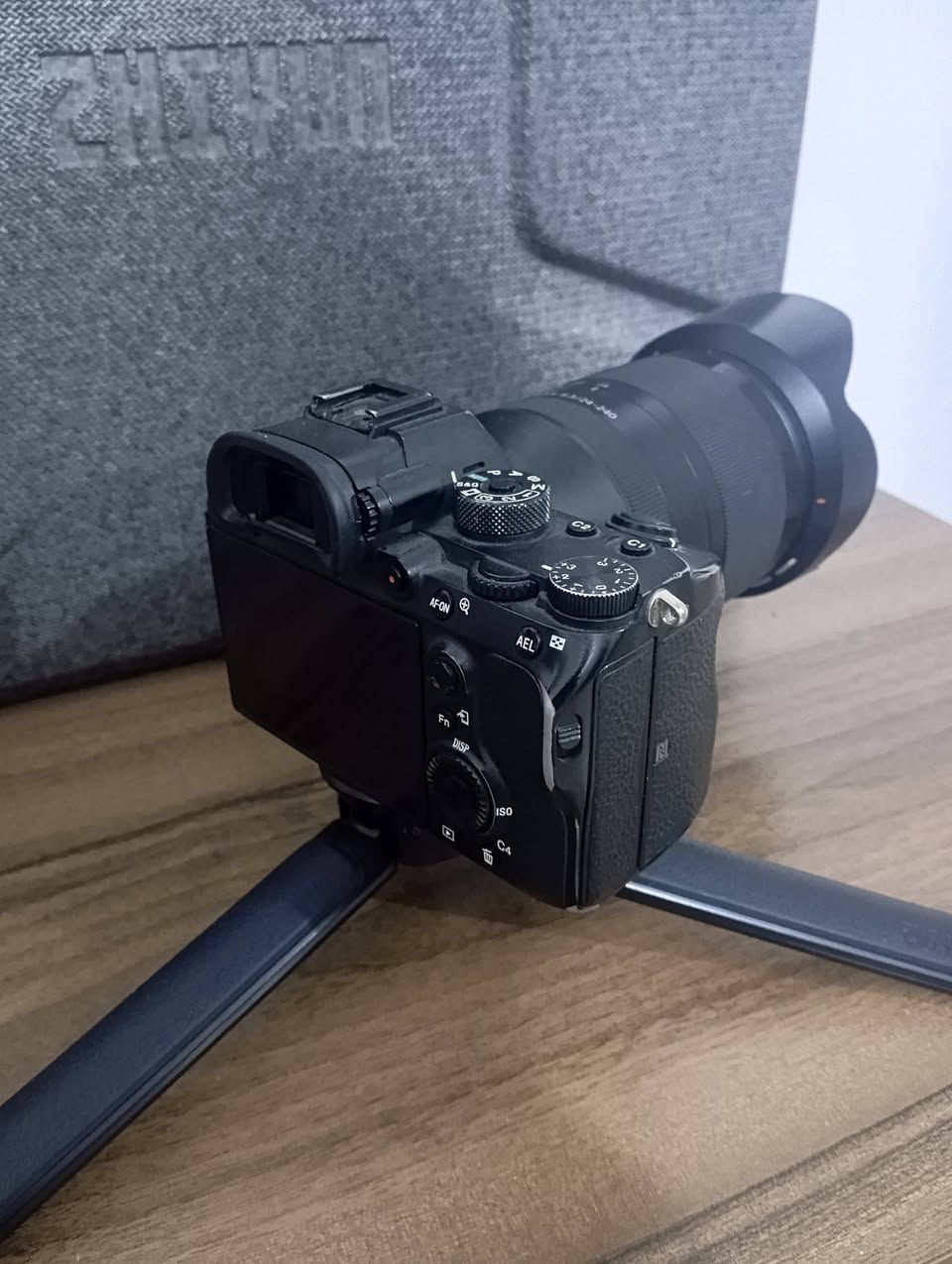 للبيع كامرا سوني a7Riii 42 ميكا بكسل شتره 66الف سعره 1350وبيه مجال
+عدسه سوني 24-240 نضيفه كلش سعره 350وبيه مجال
+مانع اهتزاز كرين  نضيف كلش حتى ستيكراته بعدهن ويا300الف
وهذا رقمي للاستفسار
*********** وكلش مستعجل ع بيعتهن
