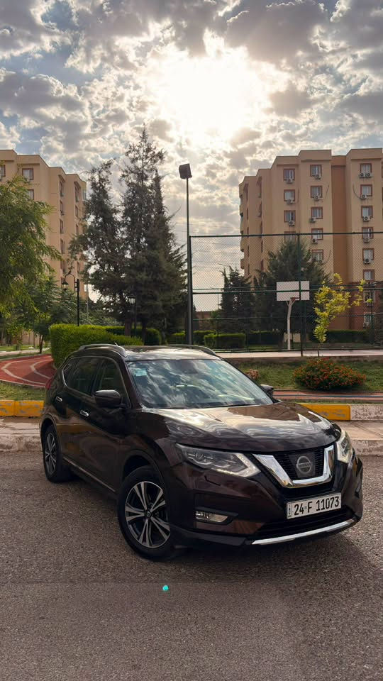 سلام عليكم
نيسان اكستريل 2018 بلاتينيوم 
Nissan X-Trail 2018 Platinum
لون مميز 
السعر 182 وبيها مجال للشراي

مكفوله من الصبغ والتبديل والحادث 
كير ومكينة وتبريد بشرط 

سياره مال بيت ما محتاجه مصرف دينار 
 
ماشية 85 ميل ( ١٣٦ الف كيلو متر ) 
 
اعلى فئة بالاكستريل فول مواصفات
بانوراما 
دفع رباعي 
كاميرات  360درجة
كشنات امامية وخلفية تدفئة
كشنات امامية كهرباء
كشنات جلد 
تبريد وتدفئة بالاكواب 
تدفئة ستيرن 
لايت زينون دوار مع الستيرن
زراك لايت 
مرايات شفط 
تبريد قطعتين
تبريد مناخين 
بصمة
هاندبريك بصمة 
رادار امامي
رادارات خلفي جانبية
حساسات امامية خلفية
سستم صوت Bose 
محافظة عالمسار
صندوق كهربائي
مانع انحدار 
اوتو هولد 
مثبت سرعه
وباقي مواصفات النيسان المعروفه 

رقم تلفون 
***********
***********
