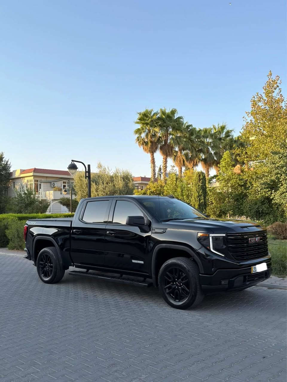 GMC SIERRA 2024 , K1500 ELEVATION
سەیارەکە فول فول مواسەفاتە (کامێرای ٣٦٠ پلە کوشنی گەرم Parking Sensor شاشە گەورەیە کوشنی کارەبایی لایتی زینۆن لایتی ئێڵ ئیدی ئەپڵ کارپلەی دەبڵ ئەکسل ڕادار Wireless Charger شەغال Traction Control ڕاداری گۆشەی کوێر هتد) 
 ٢پارچەی بۆیاخە سەربۆدی بۆ بەستراوە تایەکانی تازەیەو تازە ڕۆنی گۆڕاوەو سێرڤس کراوە یەک دینار مەسرەفی تیا نییە هەموو گیانی بە شەرتە ڕەقەمە بە ناوی خۆمانەوە کتابی جام ڕەشی بۆ کراوە هەموو شتێکی تازەیە 
نرخی سەیارەکە ٣٥٥وەرەقەو کەمێک ماجالە 
سلێمانی ***********
*********** السليمانية, العراق
