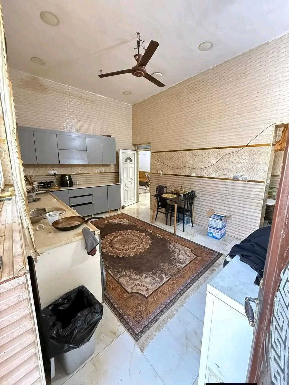 بيت ركن طابقين طابو ملك صرف بناء طابوق بناءً جديد المساحه ١٧٠ متر السعر 90 ؤبيه مجال للشراي 
٤ غرف نوم استقبال صاله. حديقه داخليه وحديقه خارجية  المكان منطقة سيف سعد قرب الشارع العام مقابيل مدرسة البحرين 
للاستفسار الاتصال ***********
