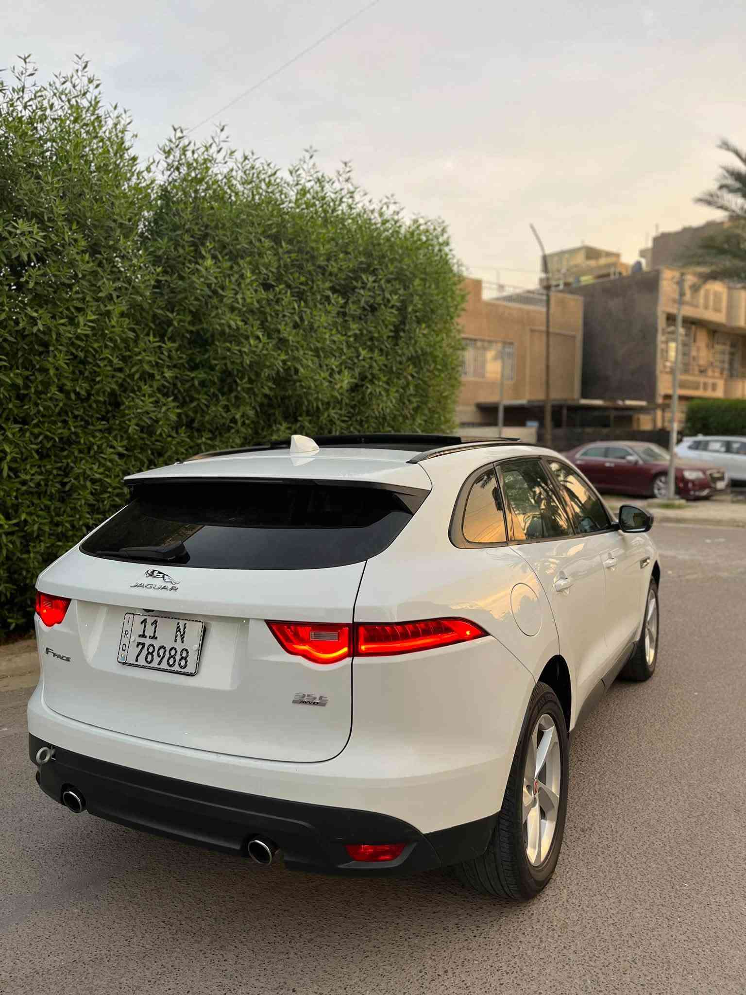 جاكوار اف بيس • ٢٠١٧ • ٦ سلندر