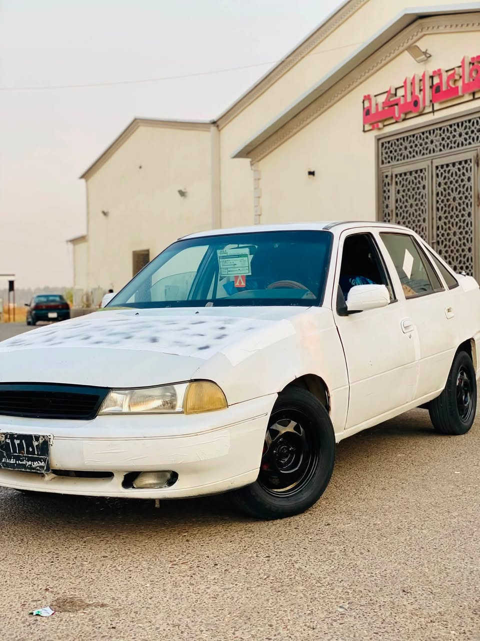 السلام عليكم للبيع. فقط. دايو سلو  موديل 1994
رقم بغداد فحص. سنويه كارتونيه ماندل صاحبها  يعني حبل ابيع واقع حال. اتكفل سرقه وطلبه 

السياره كير عادي 
كير محرك شرط مال كصه
محرك 1600 مفتوح 
كهربائيات كلها شغاله 
صدر 60‎%‎
تخم تاير 
جام كهرباء شغال
كشرها نضيف 
دواخل كلها نضيفه 
ابطاين جدد 
بدون اخياس 

سياره نضيفه وجاهزه واقتصاديه 
وصافيه 

السعر 13 وبيها مجال سعر مناسب 

مكان السياره 
صلاح الدين
 الضلوعيه 
☎️ اتصل وتدلل ( *********** )

