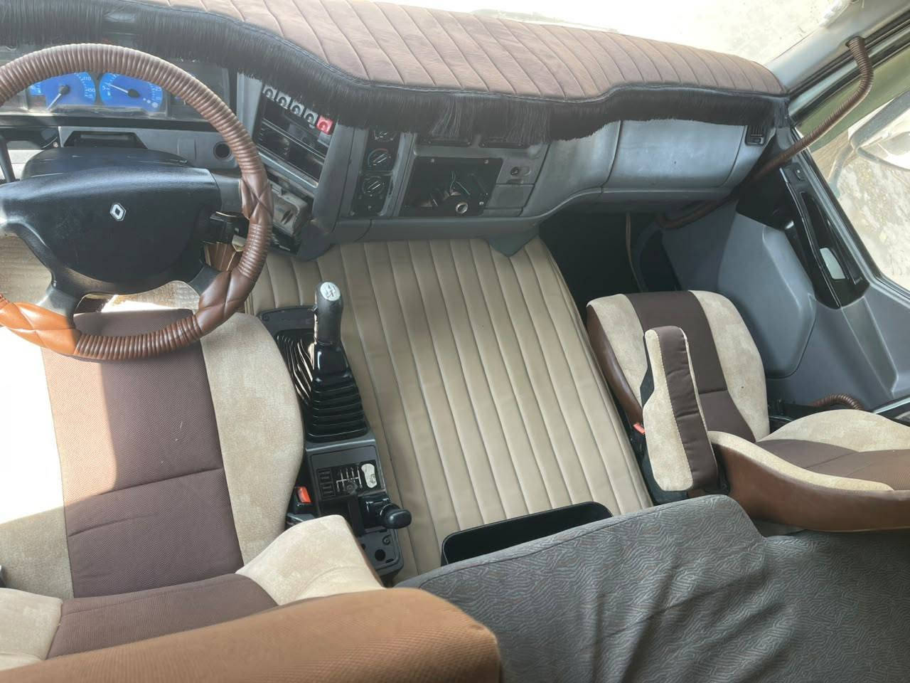 سلام عليكم رينو موديل 2005 ريتايدر تبريد سنوية منتهيه صار شهرين فصخ وربط مباشر سعر 112 كفالة عامه ***********
