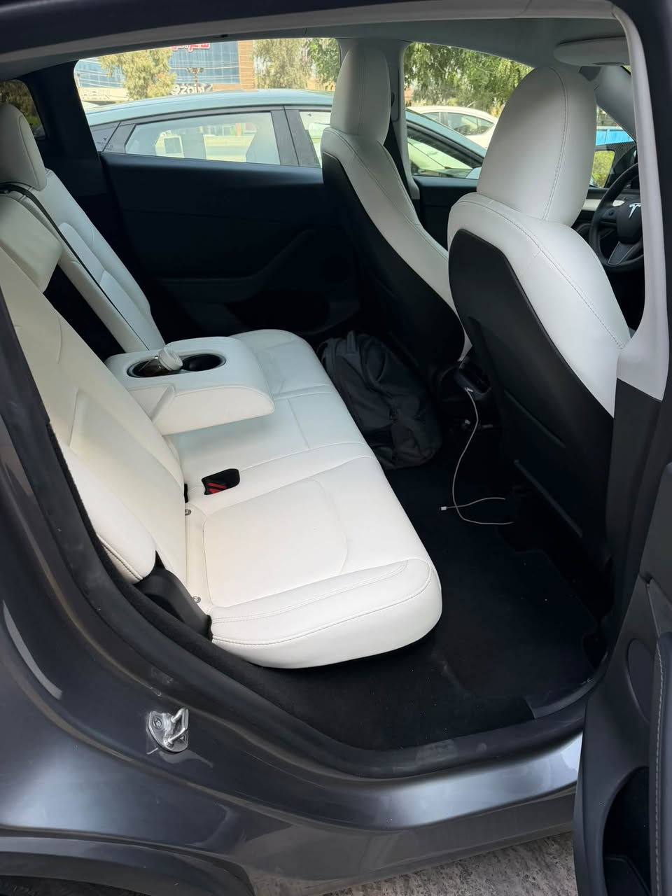 السلام عليكم 
تسلا Y موديل 2024 دبل ماطور پيرفورمانس 
2024 TESLA Y Dual motor performance 
السيارة اون لاين ومربوطة على التلفون
Online and connected to phone key
رقم أربيل سنوية وهزة جديدة لون مميز فيلي وداخل أبيض جديد ماشية ٢١ ألف فقط بعدها جديدة كلش 
سيارة تحفة وروعة 
صار بيها حادث الله يبعد عنكم كل سوء وأبيعها على وضعها 
وياها شاحنة أيضاً 
الضرر چاملغ وشوية من الباب والويل وحدادية مال الويل 
السعر 195 $ 
رقم الشاصي 7SAYGDEF1RF153247
بغداد مجمع الايادي السكني 
أبو علي *********** يوجد واتس آب
