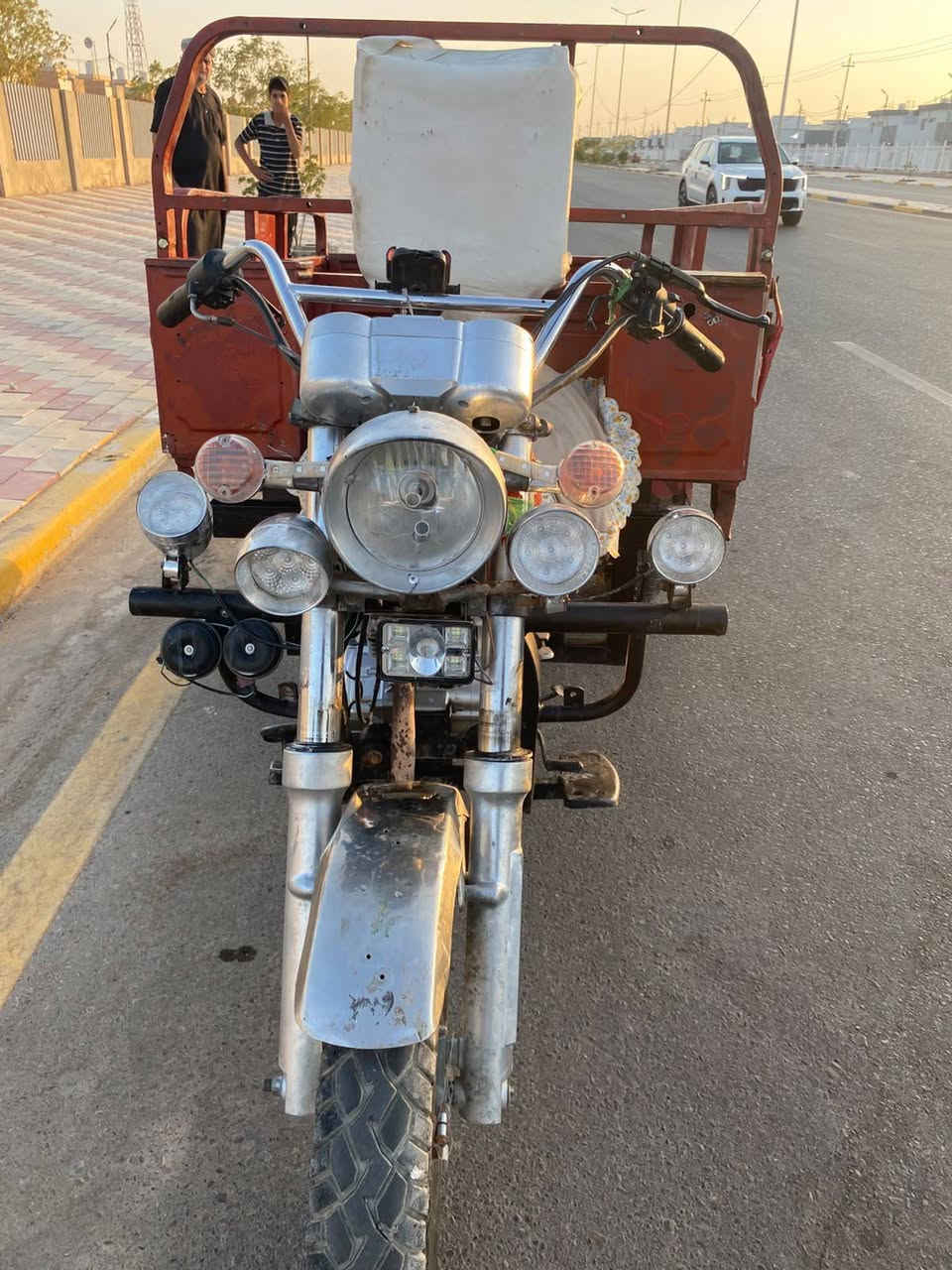 سلام عليكم ستوته البيع موديل ١٦محرك25ستوته مكفوله كفاله عامه نضيفه وجاهزه اوراق اصولي بسمي مكاني كربلاء الاستفسار اتصل بل رقم ***********
