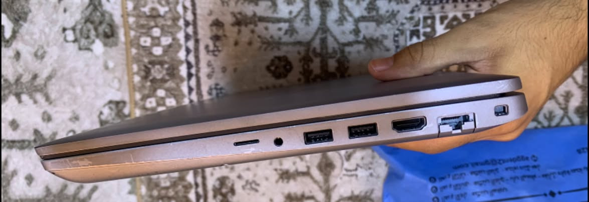 لابتوب للبيع Dell Latitude 5521 - شاشة لمس  - Core i7 جيل 11 
 شاشة 15.6 بوصة تدعم اللمس
 (CPU): Intel Core i7-11850H (معالج فئة H - 16 ثريد / ثماني النواة).
(RAM): 16GB RAM DDR4 

(SSD): M.2 NVMe SSD 256GB

(GPU): Intel UHD Graphics (  8GB   RAM).

السعر ٧٥٠ الف 
واتساب او اتصال ***********

نص مكتوب في الصور:
- DirectX Diagnostic Tool System Display Sound 1 Sound 2 Sound 3 Input This tool reports detailed information about the DirectX components and drivers installed on your system. If you know which area is causing the problem, click the appropriate tab above. Otherwise, you can use the "Next Page" button below to visit each page in sequence. System Information Current Date/Time: 08 August 2026, 15:56:38 Computer Name: DESKTOP-MMGDEV3 Operating System: Windows 11 Pro 64-bit (10.0, Build 26200) Language: English (Regional Setting: English) System Manufacturer: Dell Inc. System Model: Inspiron 3511 BIOS: 1.41.0 Processor: 11th Gen Intel(R) Core(TM) i7-1165G7 @ 2.80GHz (8 CPUs), ~2.8GHz Memory: 16384MB RAM Page File: 8353MB used, 22207MB available DirectX Version: DirectX 12 Check for WHQL digital signatures Help Save Page Save All Information Exit
- DirectX Diagnostic Tool System Display Sound 1 Sound 2 Input This tool reports detailed information about the DirectX components and drivers installed in your system. If you know which area is causing the problem, click the appropriate tab above. Otherwise, you can use the "Next Page" button below to visit each page in sequence. System Information Current Date/Time: 08 August 2024, 19:54:38 Computer Name: DESKTOP-MHOED3E Operating System: Windows 11 Pro 64-bit (10.0, Build 26200) Language: English (Regional Setting: English) System Manufacturer: Dell Inc. System Model: Latitude 5521 BIOS: 1.43.0 Processor: 11th Gen Intel(R) Core(TM) i7-11850H @ 2.50GHz (16 CPUs), ~2.6GHz Memory: 16384MB RAM Page File: 6515MB used, 2298MB available DirectX Version: 12 Check for WHQL digital signatures DiagLog 10.00.26100.6972 64-bit Unicode Copyright © Microsoft. All rights reserved. Help Next Page Save All Information Exit
