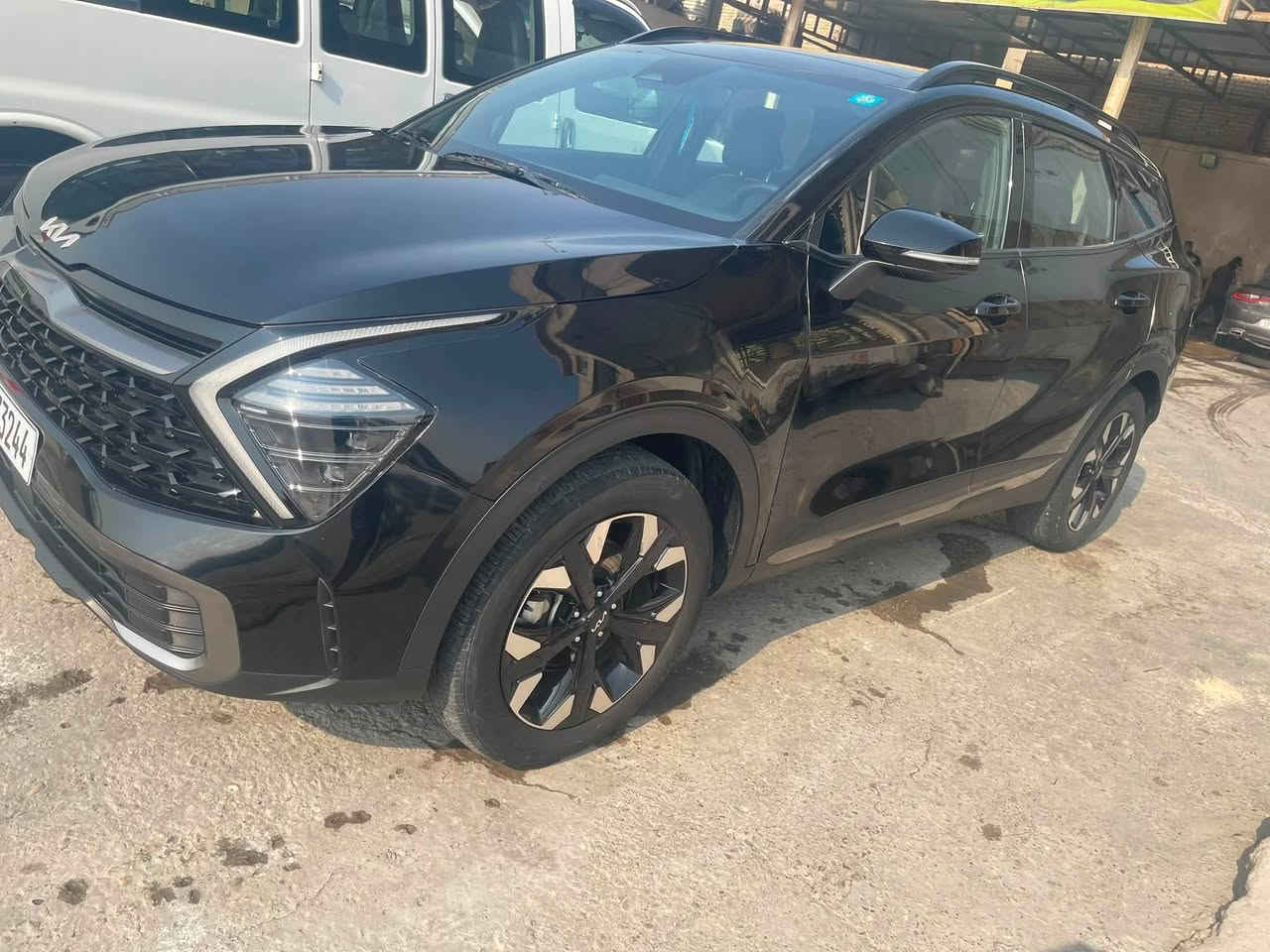 السلام عليكم
كيا سبورتج 2024 
وارد امريكي ماشيه 24الف ميل 
الحادث بنيد مبدل ومصبوغ 
جاملغات معمرات ومصبوغات 
السياره بدون ايرباك بدون دواخل 
السونار يحكم ع كلامي 
فئة السياره اكس لاين 
فول عده الخمس كامرات 
الون السياره اسود 
رقم بغداد مميز حلو 
ملاحضه البنيد يحتاجله صبغ فقط هذا نقص السياره 
السعر 195 وبيها مجال 
***********
