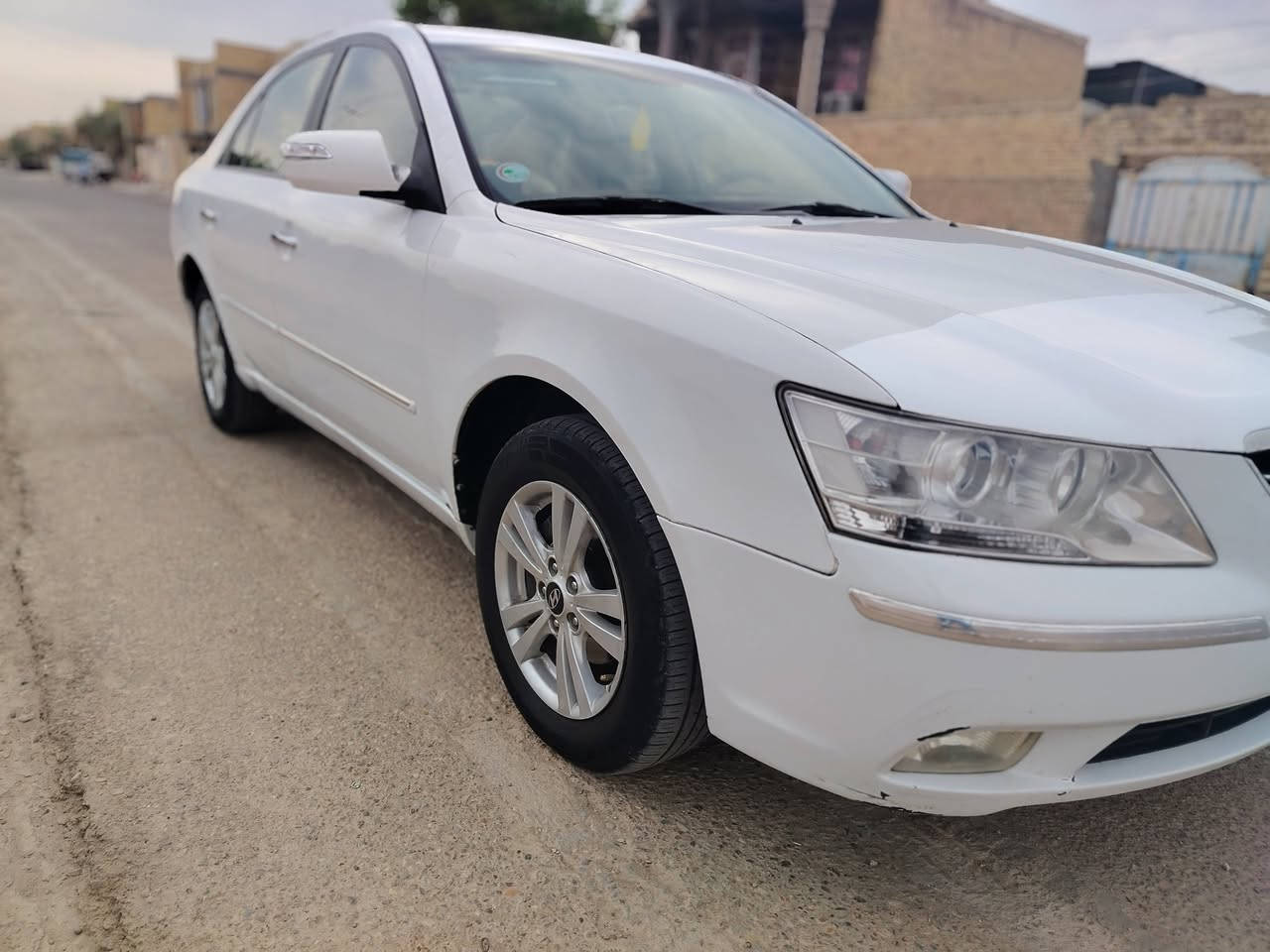 سوناتا خليجي 11رقم بصره دولي بيها رشات صبغ بدون دواخل محرك 2400دوش وكير مكفولات حداديه جديده تخم تاير تبريد ثلج  السعر 93 مجال قليل الاتصال ***********الشراي يتصل العنوان مركز العماره.
