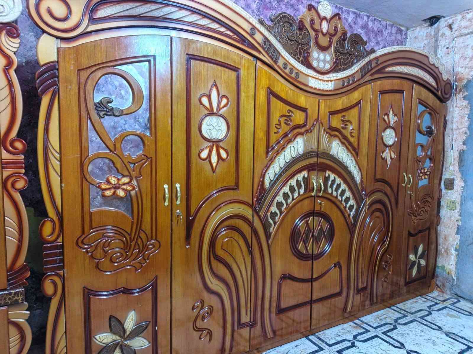 غرفة اخشاب ام السته نجاره جديده كلش السعر 650 مكان ناصريه ***********
