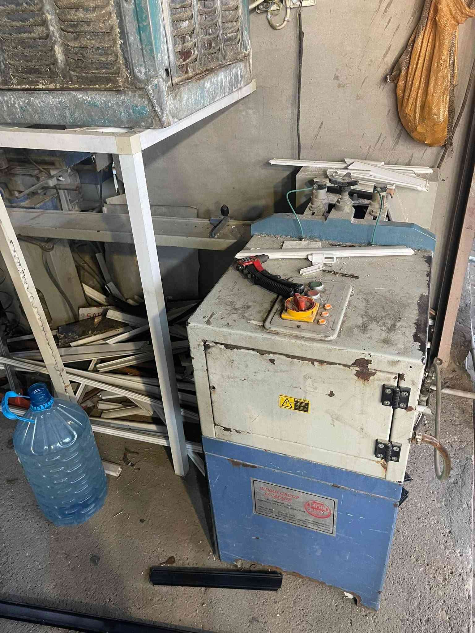 السلام عليكم اخوان مكلف بلنشر معمل pvc بلاستك تركي 3 فيس شغال شرط الفحص 6 قطع ويا الكمبريسر جبير 500 لتر مع معمل المنيوم طبر كتر معواجة  كامل. للبيع. مكانة بكركوك. الشراي. يتصل ع رقم صاحبة. اني مكلف ‭***********
