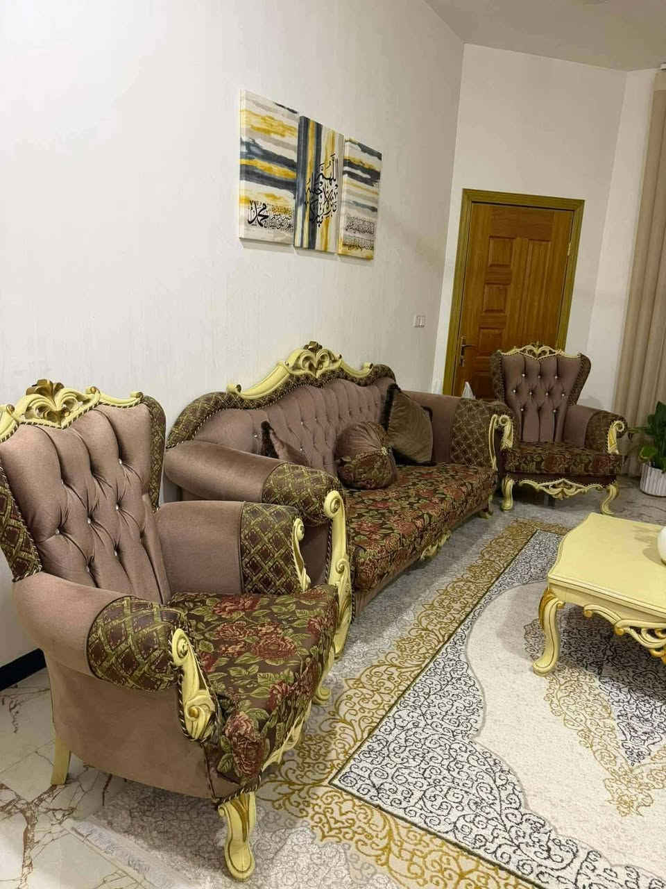 تخامه تركيات أصليات 20 نفر خوات الجدد واحد ملكي والثاني مودرن أثنينهن بمليون قفلهن وذا تريد واحد سعره يختلف العنوان كوفه حي كنده ستفسار ***********
