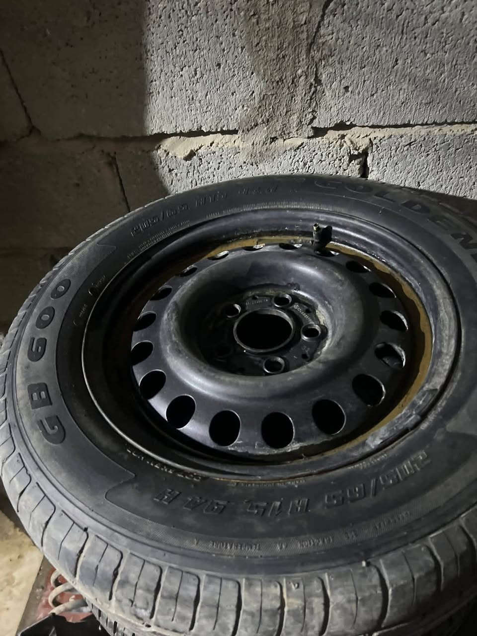 غراض مارسدس دب وجامبو وطيارين يرهم المحور قيم واخذ بالي يرضي الله
تخم وياله وتايرات حجم ١٥ يرهم جوكر كل سيارات وللمارسدس تايرات نضيفات بدون عواج او تصليح وياله

جكات بلادي مال وارد جديدات 

شوته مال ففتي ومكينه بطه نضيفات 
ومروحه عاصفه تك 
والغراض بالصور
