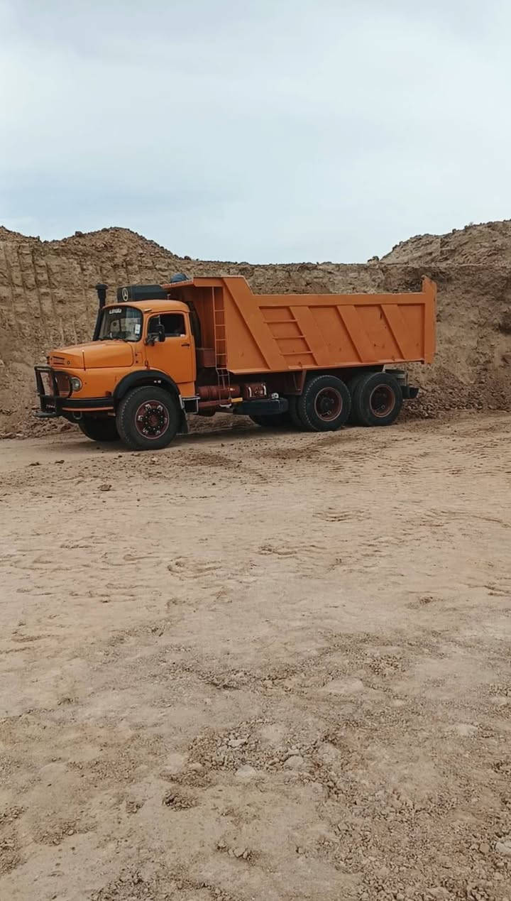 للبيع اقجم موديل 82 كير90 مجموعه GF ج إف رباط 24 محرك عادي مجفت جديد سايز 20 سياره معمره جديد حداديه وسمكره تبريد سياره باسمي ***********
