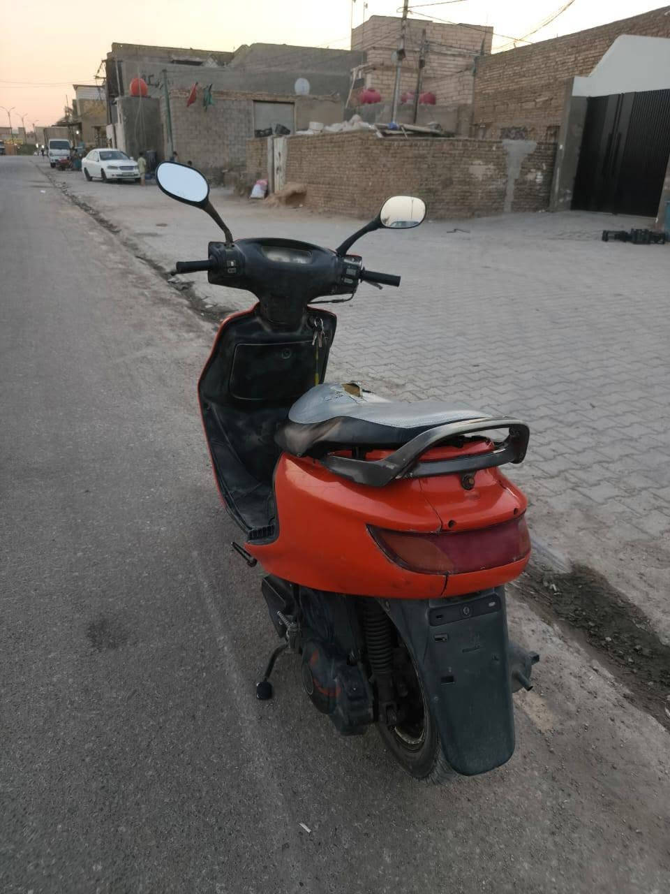 دراجة فراشه للبيع بيه خيط بخار بسيط كهربائيات شغاله كلهه يرادلهه بس باتري عنوان كوفة *********** سعر 300 وبيه مجال
