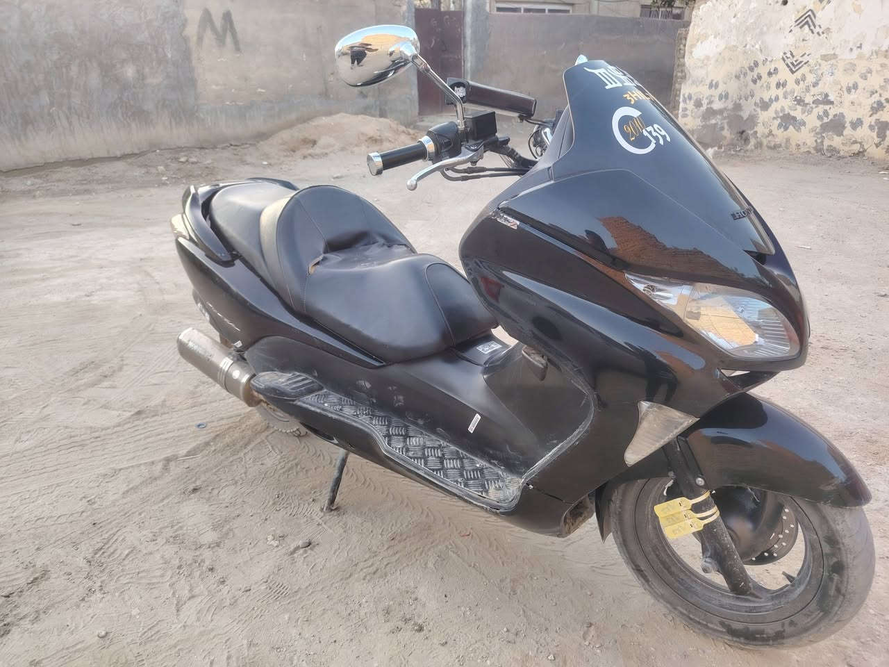فورزا للبيع السعر 800 وبيه مجال مكان بابل دراجه ممفتوحه ترايك وين متحب نضيفه كلش الرقم ***********
