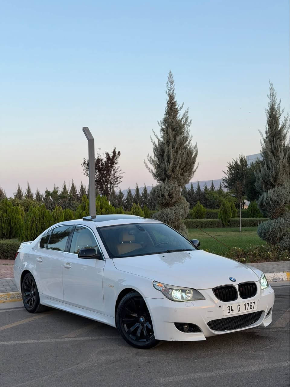 BMW 525i 2007 چاوبرۆ
مەکینە نۆزڵ کورتی مەرخوب
سەیارەکە بڕاوەی دوبەیە بەڵام تابڵێی توندو.تۆڵە هەیکەلی زۆر جوانە ڕەسمەکان وازحە مەکینە.و گێڕی بە شەرت نەکراوتەوە کارەبایی و تەقەو ڕەقەو هەموو بەشرت تەبرید لەگەڵ سلفا چوار تایەی لۆکی حەفتەیەکە بۆ بەستراوە سەیارەکە ناوی لۆکە لە دەری پاکترە هەموو گیانی ئیش ئەکات قەپات مواصفاتە 
بەسمە-سڵاید- ۳ پەردە کوشن کارەبا و کوشن خەزن فۆڕمیکا
سەلاجە و شاشە و خۆی چێکی خۆی ئەکات سعری 52 گەڵاو مەجالێکی زۆر کەم شوێن سلێمانی سەیارەکە کۆدی نییە و حازرە بۆ کۆد کردن ماڵی مەدەنی بەشەرت *********** السليمانية, العراق
