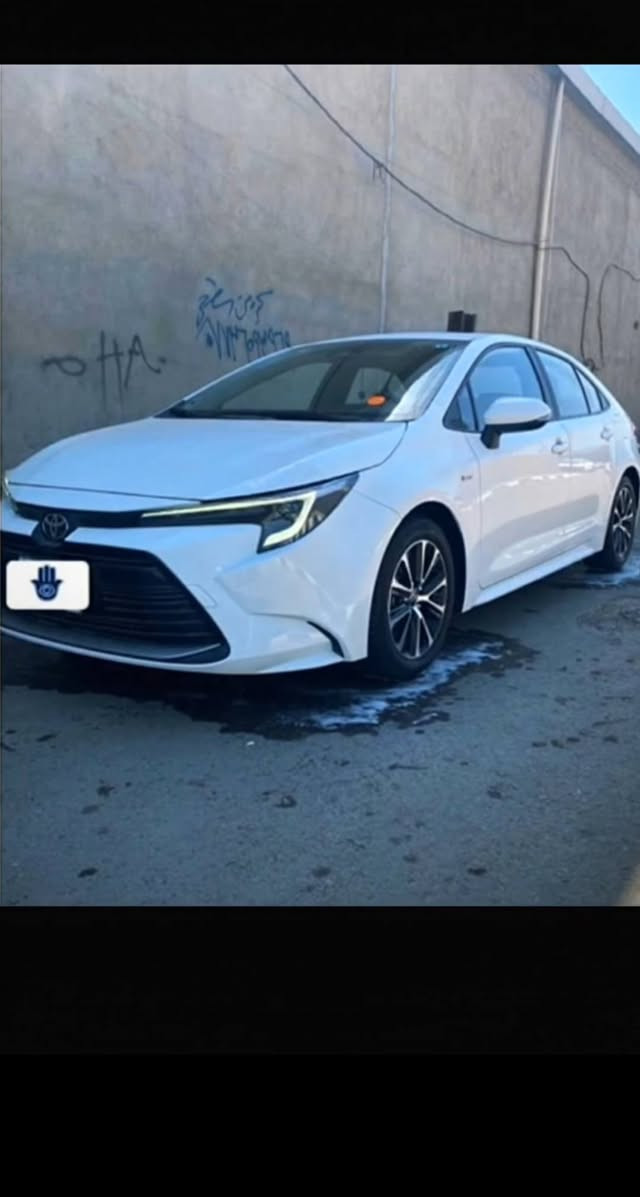 السلام عليكم للبيع كورله هايبرد موديل 25 فول مواصفات السياره على ايدي استلام شركة بيه طخه بل باب عكس السايق اصبعين فقط باقي السياره كفاله السعر 157 وبيها مجال ه‍ ***********
