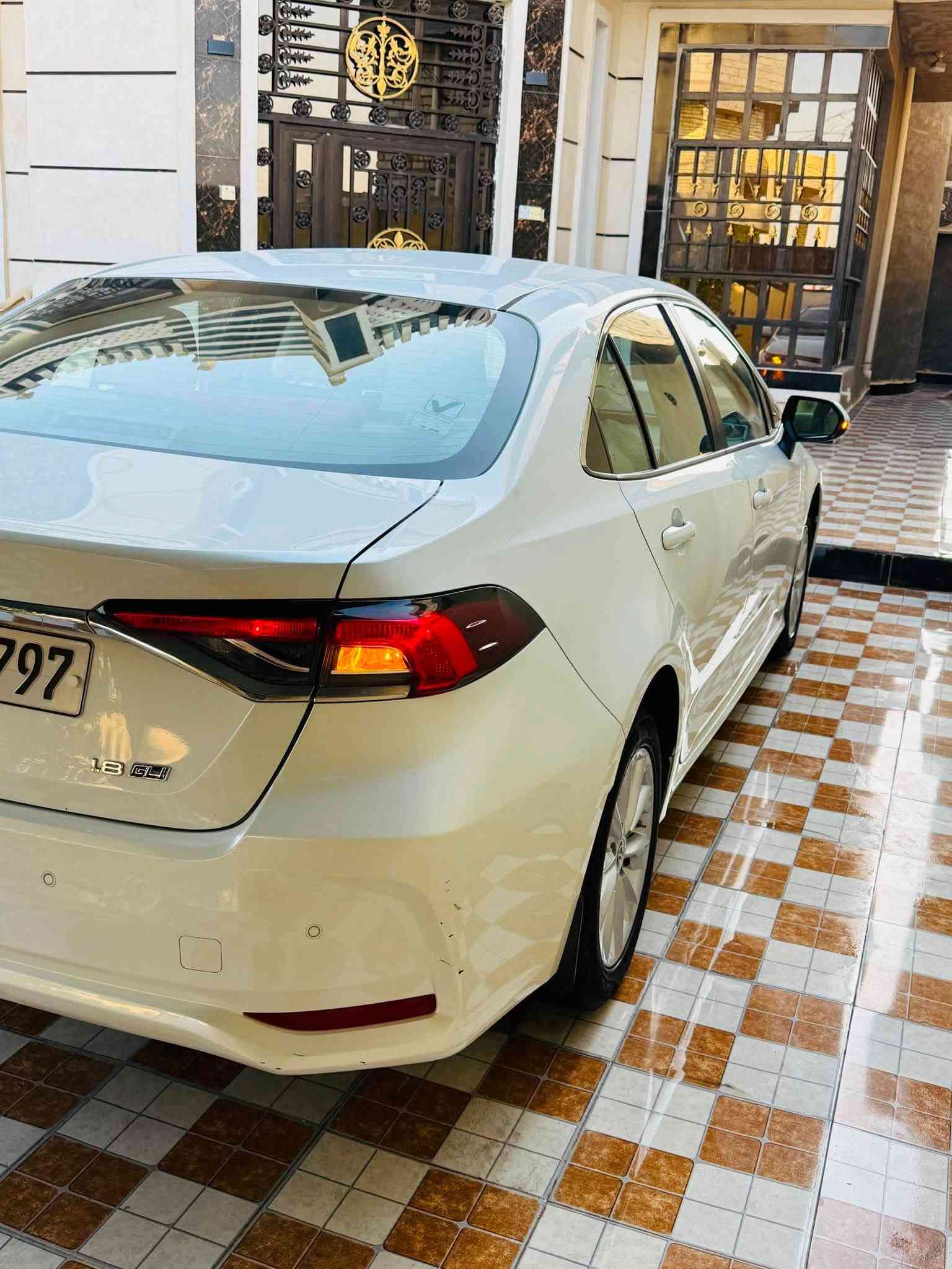 السلام عليكم 
كورلا 2021 بانزين شركه ساز 
مكفوله كفاله عامه عدا شخط بين البابين فقط والباقي كفاله 
رقم اربيل الجديد تحويل مباشر 
فول مواصفات عدا الفتحه 
ماشيه 62 الف حقيقي 
سياره جديده محرك كير صدر كله ع وضع الشركه حتى السبير منازل 
السعر 158 بيه مجال بسيط 
اللاستفسار اتصال ع الرقم *********** 
العنوان الفلوجه
