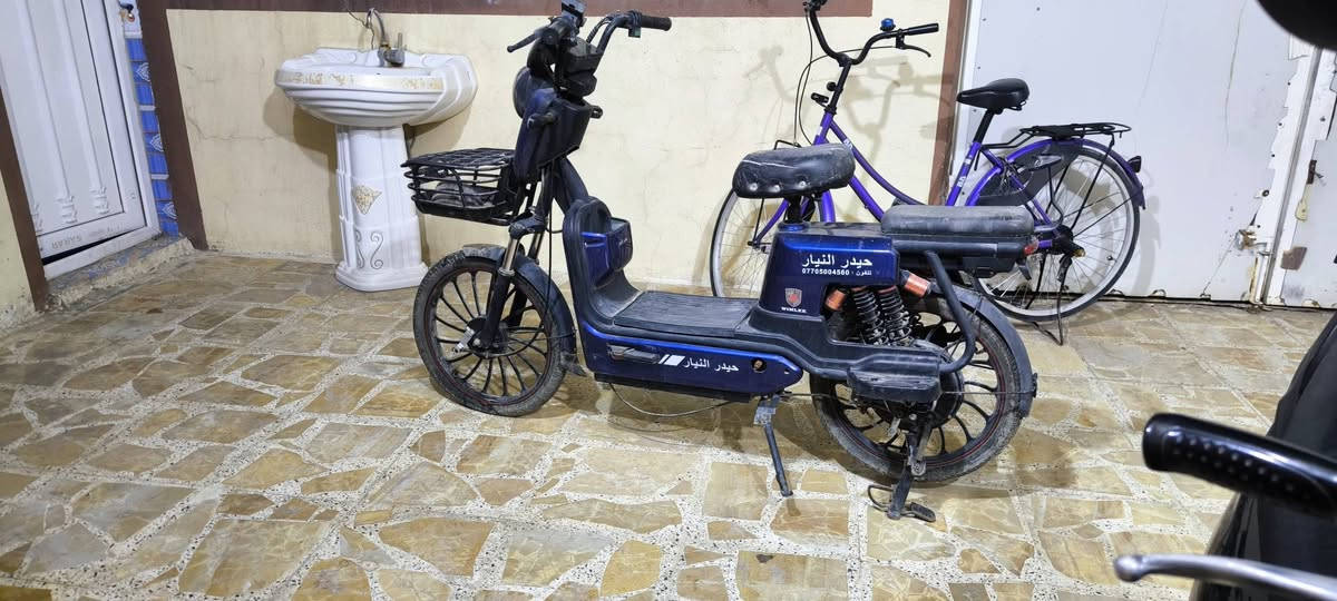 للبيع  حجم 26 خمس بطاريات تاخذ 
نقص فقط بطاريات كلشي شغال بيها اربع سرعات  60 volt
استخدام 6 اشهر فقط عنواني النجف الاشرف سعرها 120  الف بس وبيها مجال للشراي
***********
