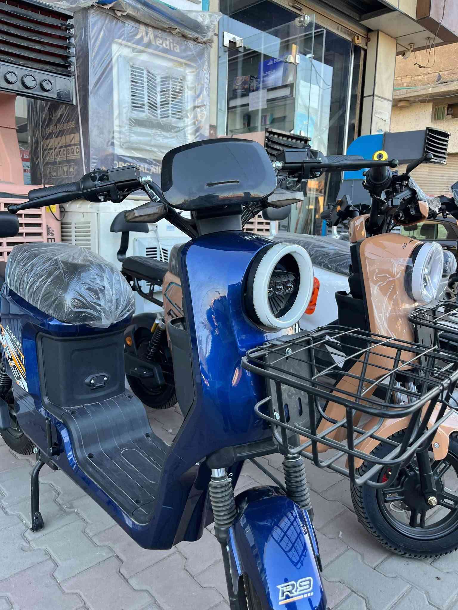 🔥🏍️ إلى زبائن شركة الخمائل الكرام 🏍️🔥
وصلتكم تشكيلة مميزة من الدراجات، اختاروا اللي يناسبكم 👇

💥 وحش الكون
⚡ ريان حجم 14
🔥 R9

✨ جودة، أناقة وأداء يخليك تختار بثقة ✨

📍 العنوان: واسط – قضاء الصويرة – شارع كصيبة
📩 للاستفسار: مراسلة الصفحة
📞 رقم الشركة: ***********

🏍️ شركة الخمائل للدراجات
اختيارك يبدأ من الخمائل 🤍
