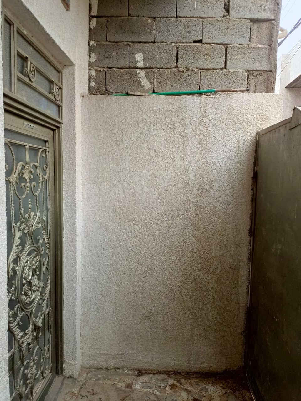 بيت للبيع م ٥٠ متر كربلاء بني تميم على الشارع العام للاستفسار ***********
