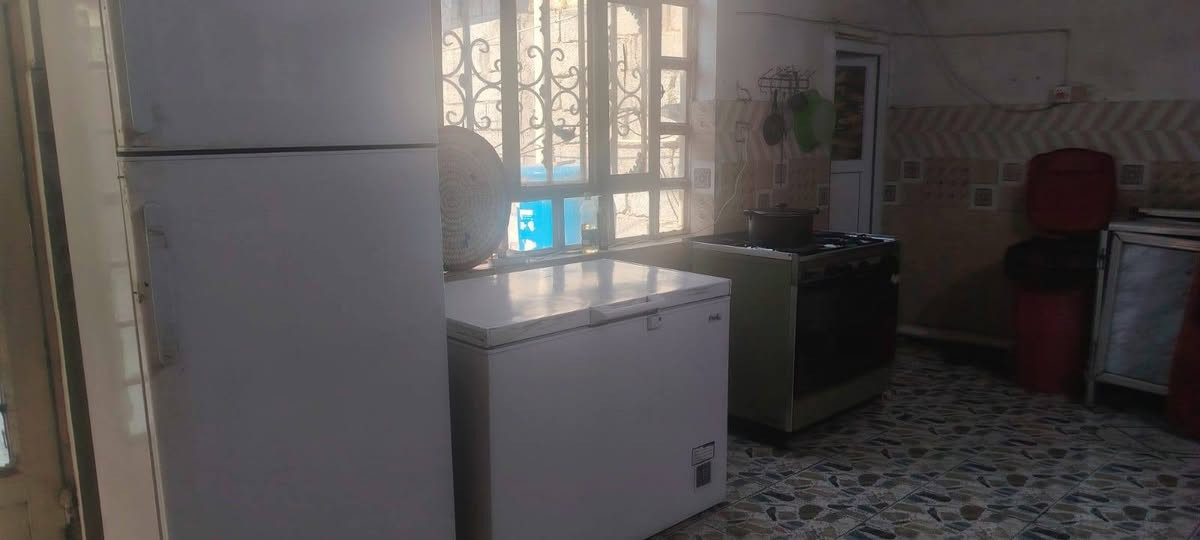 السلام عليكم ورحمة الله
بيت للبيع مساحة 220 متر زراعي في منطقة الجمالية ( الحصوة)  قرب جامع السجاد ع قرب الابراج 
البيت يحتوي على استقبال كبير 7×4
مطبخ + 3 غرف + صالة + خلفية 
حمام خارجي +حمام داخلي طرمة بيها سقيفة 
بي خط مولد مع المغاسل وماطور ماء وسخان  وتانكي ابو الفين لتر عدد 2
هدية للمشتري 
السعر 35 وبي مجال 
للاستفسار = ***********
                  ***********
