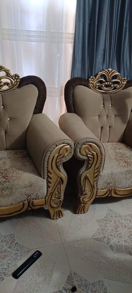 سلام عليكم تخم ١٠ مقاعدللبيع السعر٣٥٠ الف وبي مجال الاتصال ***********
