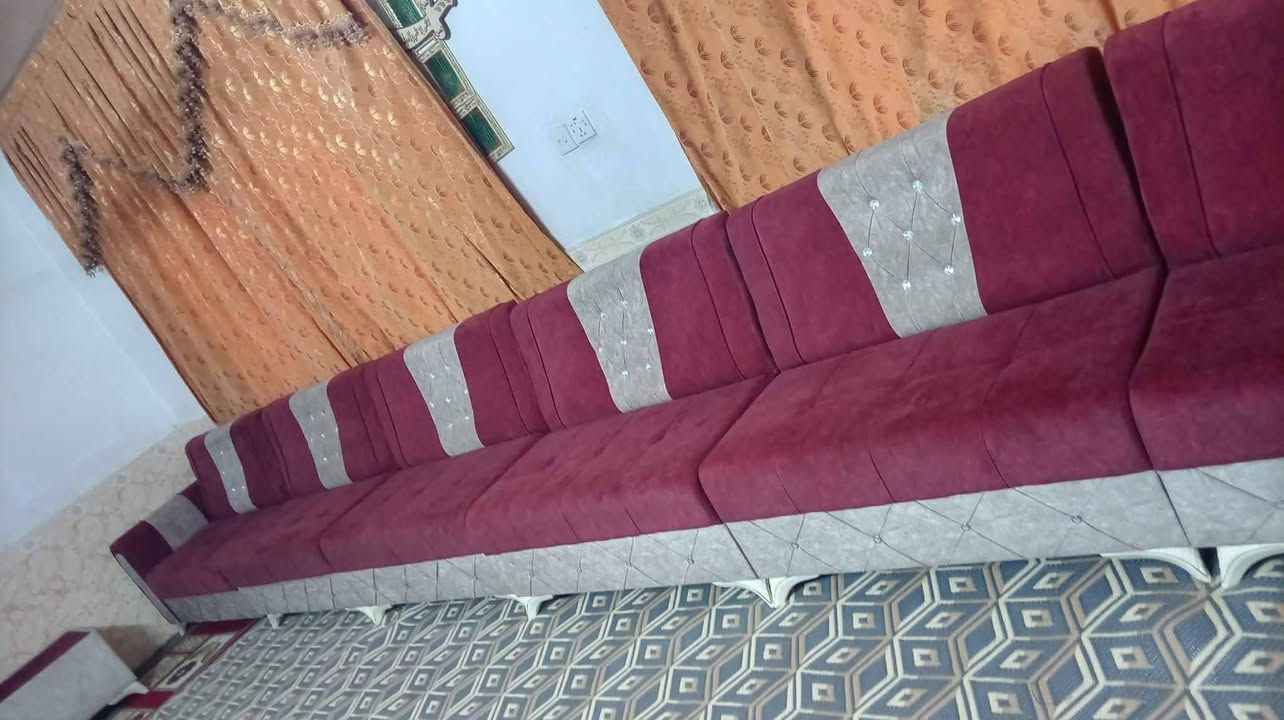 تخم قنفات 14 متر عدد القطع 12 قطعه مع طبلات عدد 2 مع قطع مخاد 6 السعر مليون و400 وبي مجال نظافه 90% ***********
