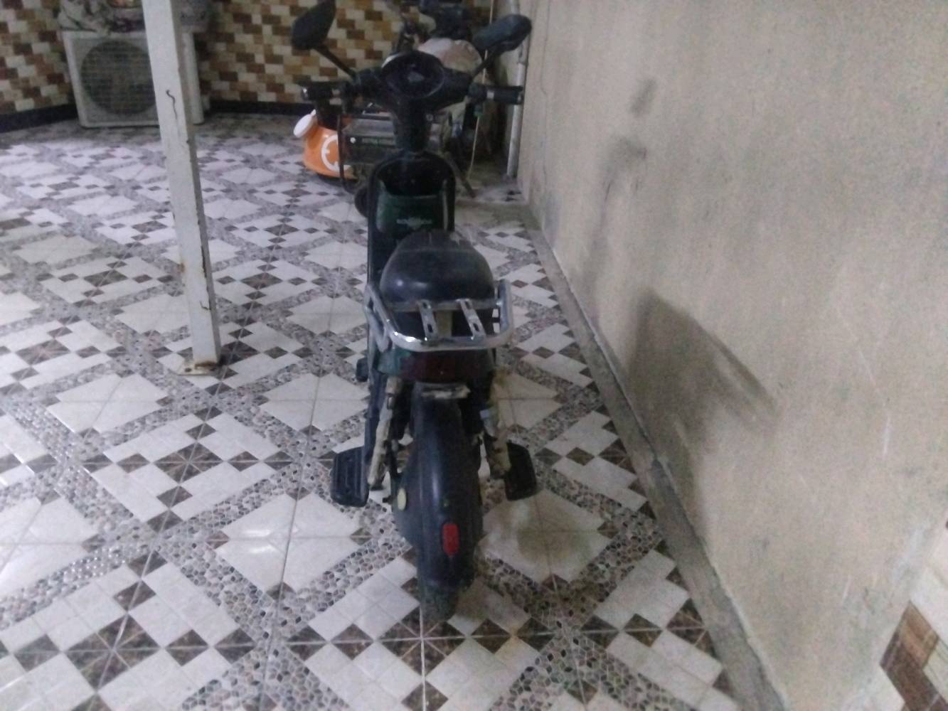 دراجه شحن 5بطاريات 
دراجه نقصه فقط شاحنه وبيه مجال للشراي وب الخدمه انا تجي تحمل الدراجه وتروح