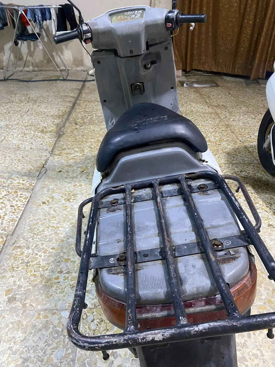 دراجه بيكم دراجه حلوه ونضيفه مال مطاعم مال حجاج دراجه امنت الله نضيفه وكلشي  ما بيه بس جانت  متركوه تشتغل حندر وسلف بس يشحن لباتري وتشتغل سلف لن كاعد لباتري جانت متركوه سعره 350 وبيع مجال ومستجعل على بيعه مكاني مدينه الصدر الرقم ***********
