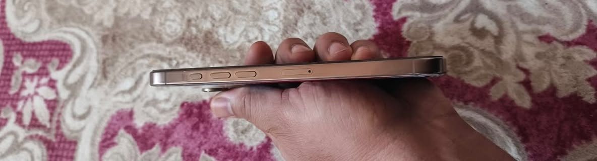 آيفون 16 برو ماكس
نضيف ما مفتوح ولا داخل تصليح
فقط الضهر مكسور موضح بصوره 
خطين شريحتين
بطاريه 91
ذاكره 256
كامل ملحقاته كارتون وكيبل
سعر 1200 وبي مجال 
***********

نص مكتوب في الصور:
- 12:24 LTE 94 حالة البطارية حالة البطارية تعمل بطارية iPhone هذه على النحو المتوقع. حول البطارية والضمان... عادية الحد الأقصى للقدرة هذا قياس لقدرة البطارية مقارنة بقدرتها عندما كانت جديدة. قد تتسبب القدرة المنخفضة بتقليل ساعات الاستخدام بين عملية الشحن والأخرى. 91% عدد الدورات هذا هو عدد مرات استهلاك iPhone لقدرة البطارية. معرفة المزيد... 514 تاريخ التصنيع أيلول 2024 أول استخدام تشرين الأول 2024