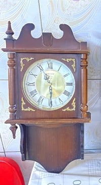 ساعه كوارتز يابانيه اصلي  السعر 70 الف صار فتره متروك ابيعه هيج  عنوان...
