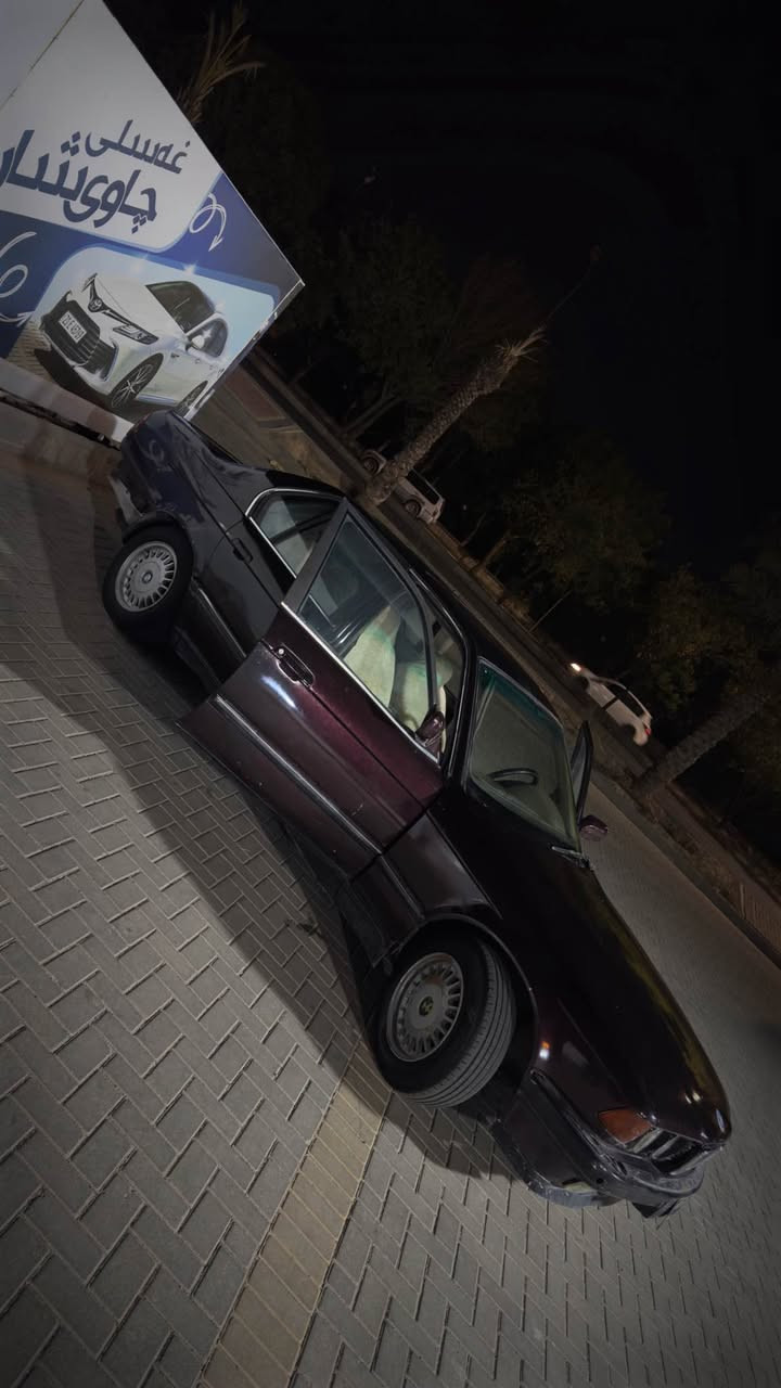 BMW series 7 ( 744Li ) 
مۆدێل : 1993 
گێڕ : تۆماتیک و عادی 
گێڕ مەکینە تەقەو ڕەقە بەشەرت 
دابڵ ، دیسک ، شلەمەنی مەزبووتە 
ناو زەردر و  کوشن بەرخە
فول فولە بەس تەلەفۆن و سەلاجە نییە  
چوار جام کارەبا و سڵاید 
هەیکەلی لارجە و دەبڵ جام 
پێش پان ، زینۆن نوێی بۆ دانراوە 
شوتەی سپۆڕت ، پانکە کارەبایی 
ساڵۆنسای سپۆڕت و ستۆکە بەرمەجەی نەدیوە 
سەماعە ، Aux , Carply 
بێ دەعم و لێدراو 
عامە لەسەر ساغی
مەکینەی 44 لۆک لۆکە 
لەڕوی قووەتەوە باسی مەکە 
وەک و مەسرف ( کۆمپرێسەر / دەعامی دواوە )
سەنەوی لەگەڵە بەشەرتی ماڵی 
مەدەنی و بێ کێشە و بێ سەر ئێشە 
لە ڕودا زۆر جوانە وەک لە ڕەسمەکە 
بۆ زانیاری زیاتر لە خوارەوە ژمارەی خاوەنی دا ئەنێم و پەیوەندی پێوە بکەن ماڵی دۆستە 
ڕەحمەتت لێبێ موشتەری نیت 
سەری خۆم و خۆشت مەئێشێنە و ڕێزم هەیە 

44$ گەڵاو مەجالێکی برایانە 
*********** السليمانية, العراق

نص مكتوب في الصور:
- 744 Li
