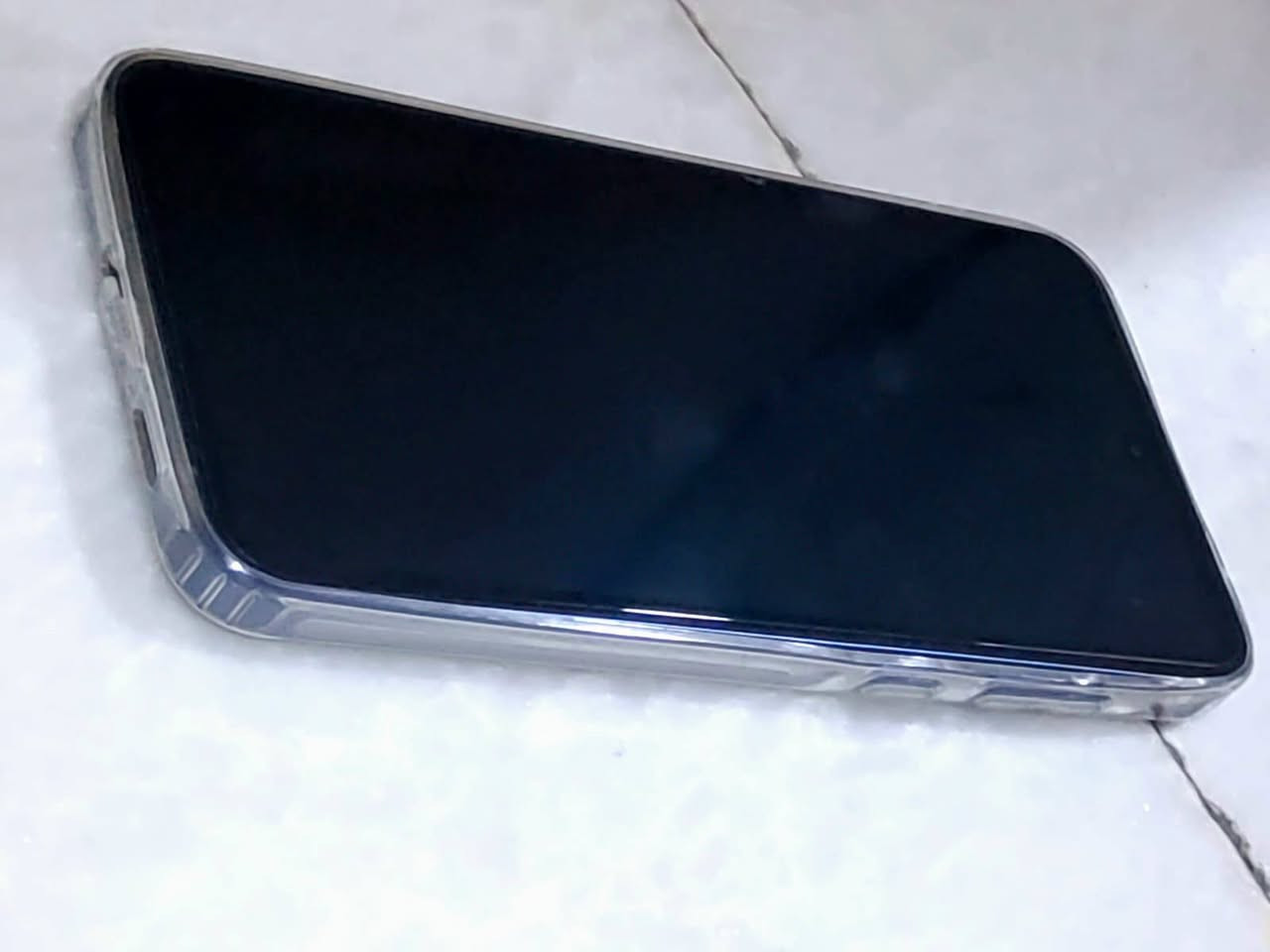 للبيع سامسونج Galaxy A55 5G الأصلي – نظيف كلش واستعمال قليل شرط الفحص

📱 ذاكرة تخزين أصلية ضخمة 256 جيجابايت: تخزن ألاف الصور والفيديوهات والملفات براحة بدون ما تحتاج تمسح شي.

⚡ رام قوي 8 جيجابايت: لتشغيل عشرات التطبيقات بنفس الوقت والتنقل بينها بسلاسة وبدون أي ثقل.

🚀 معالج إكسينوس جبار وسريع كلش: أداء قوي وسلس بالألعاب والتصفح بدون تعليق.

📡 شبكة وسرعة اتصال نت 5G صاروخية: اتصال قوي وسريع كلش ومستقر. 

🔋 بطارية ضخمة 5000 ملي أمبير: تطول وياك يوم كامل استخدام وثبات عالي.

📸 كاميرا أساسية احترافية 50 ميجابكسل: تصوير صور بدقة ووضوح وتفاصيل قوية.

🎥 تصوير فيديو بدقة 4K فائقة الوضوح: تصوير محترفين بألوان تجنن.

🤳 كاميرا سيلفي دقة 32 ميجابكسل وتصوير فيديو 4K: لقطات ومكالمات فيديو صافية كلش.

📶 شريحتين اتصال (Dual SIM): تشغل خطين بنفس الوقت وتغطية اتصال ثابته.
🖥️ شاشته جديده: ممتازة وسريعة باللمس، مع إطار أزرق جديد للحماية.

🎁 الملحقات: ويا كفر شفاف لحماية الجهاز.
💰 السعر: 350 ألف دينار عراقي وبي مجال بسيط للشراي الجاد.
📍 المكان: بغداد
📞 للتواصل: خاص أو واتساب على الرقم: ***********
🚚 متوفر توصيل لكل محافظات العراق
