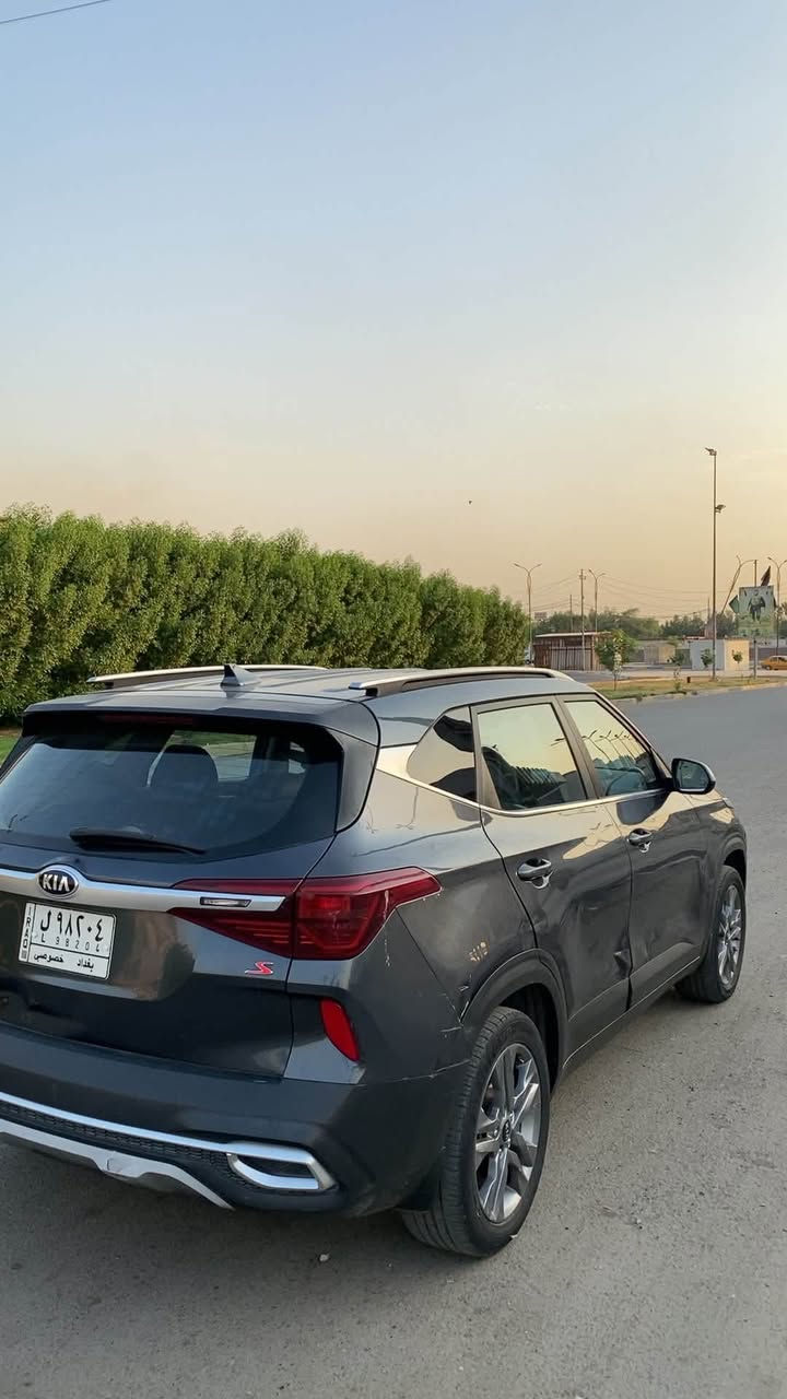 السلام عليكم Kia سيليتوز 2021 للبيع
السيارة حادثها بامريكا موضح بالمنشور ونطخ بيها بابين بالعراق جهة عكس السايق ماشية136M كيرها محور AT قبل يومين كامله مابيها اي نقص 
مواصفاتها معروفه نص فول 
السعر 125$ وبيها مجال للطيين 
مكانها بغداد البلديات للاستفسار ***********

نص مكتوب في الصور:
- ١١:٤٠
- ١ من ١٠ الرجوع إلى الوراء
- عالية الدقة.