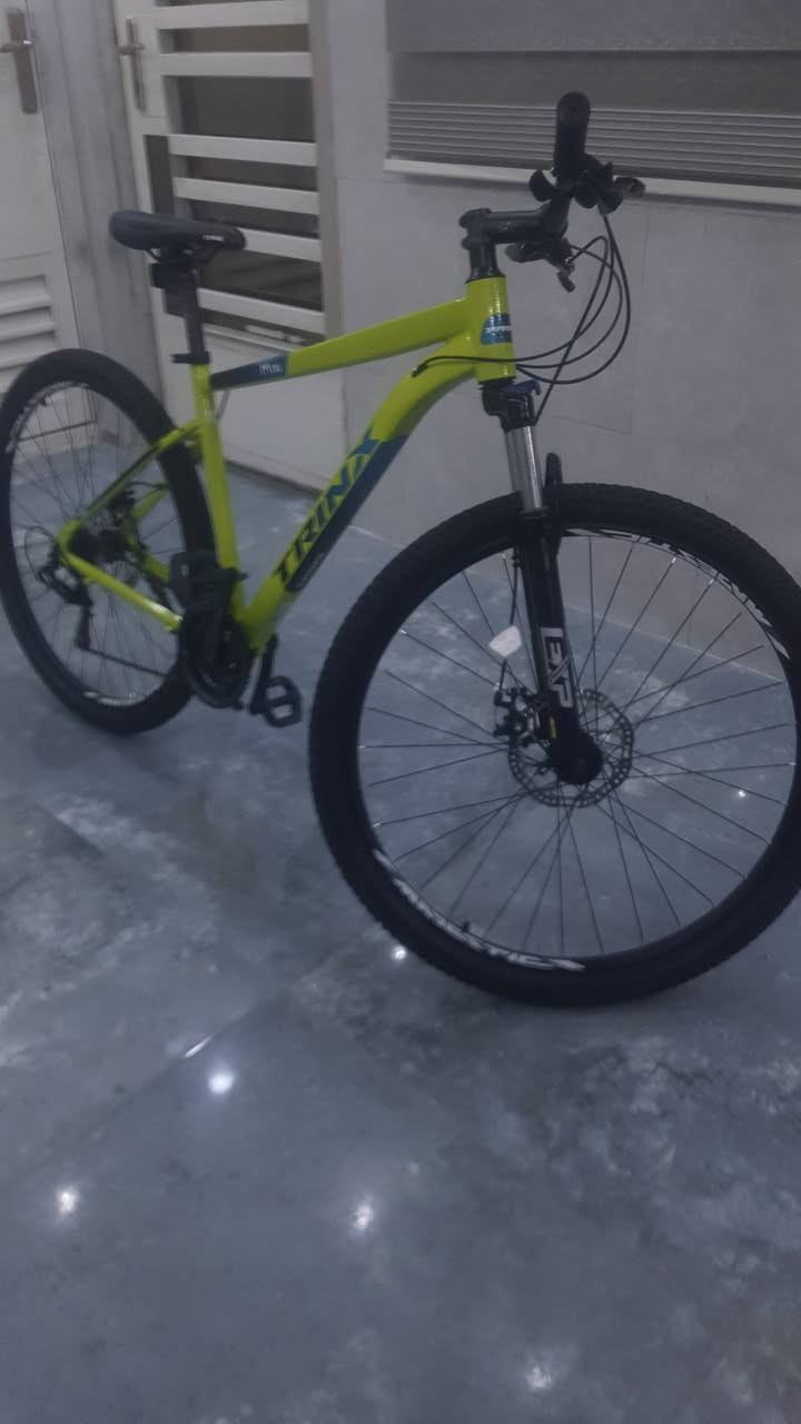 *للبيع بايسكل جبلي أيطالي *TRINK 29 -L
المواصفات:

* الماركة:  TRINX  SPORT

* حجم التاير:  29  إنش

* الفريم: ألمنيوم خفيف وقوي – قياس 52 سم

* منظومة السرعات: Shimano

* 3 سرعات أمامية × 7 سرعات خلفية (21 سرعة)

* بريكات دسك

* قيادة مريحة وثابتة، مناسب للمدينة والطرق الوعرة.

للعلم بايسكل ( تجميع الصين )

 حالة البايك:

* مستخدم مرة واحدة فقط.

* نظيف جداً

هاتف ***********
