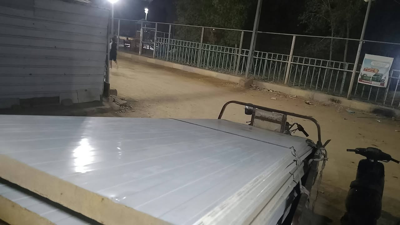 9قطع سندويش مال جدار للبيع
طول القطعة (3امتار ) 
المكان الديوانية حي الجمهوري
السعر المتر سبعة الاف
رقم الموبايل ***********
مامتواجد ع الفيس

