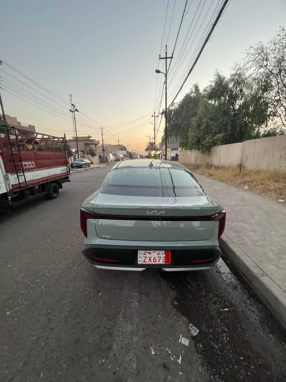 السلام عليكم
كيا كي فور ٢٠٢٥ 
السياره دخول جديد بعدها كاتي 
ضررها جاملغ فقط وحافة الباب بارد 
تحكمات ستيرين تشغيل بصمة تشغيل عن بعد هندبريك كهربائي 
السيارة احلى من الصور ماشية ٢٦٠٠ فقط 
لونها مميز 
شرط التحويل 
***********
***********
