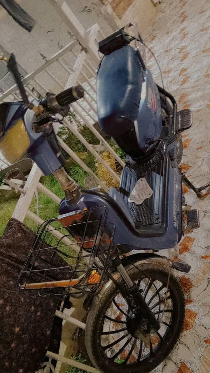 سلام عليكم دراجه للبيع بطاريات عل فحص بس وحده بيها نفغه بصيطه كلشي ما بيها نقص شاير لايت هورن كلهن شغالات سعر 250قفل ستفسار خاص واتساب ***********
