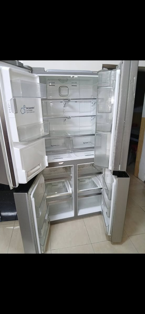 ثلاجة LG حجم كبير بحالة جيدة السعر 350 الف
***********
