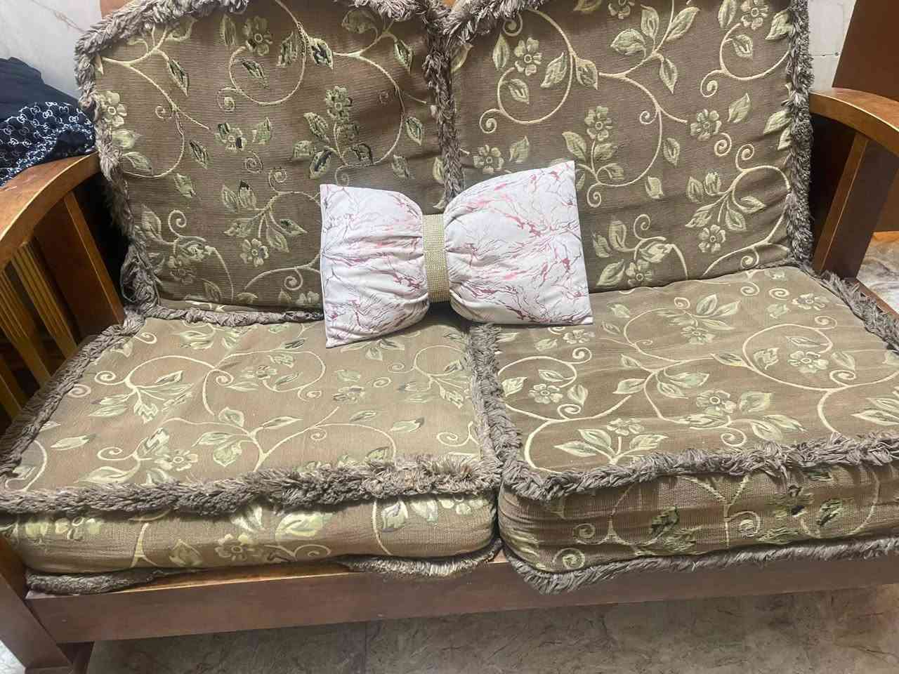 الدراجه كلش نضيفه مابيهة أي نقص ع الشحن سعرها ٣٠٠ قفل
الدوشك نضيف لا مشكوك ولا نازل سعره ٦٠ 
والتخم كلش نضيف سعره ١٠٠ ألف 
مكانهن الكفائات خلف حسينية أبو تراب قرب الفلكه أبو الدشير للاتصال مع صاحب الأغراض اني مكلف بالنشر ‏‪+9647711856400‬‏
