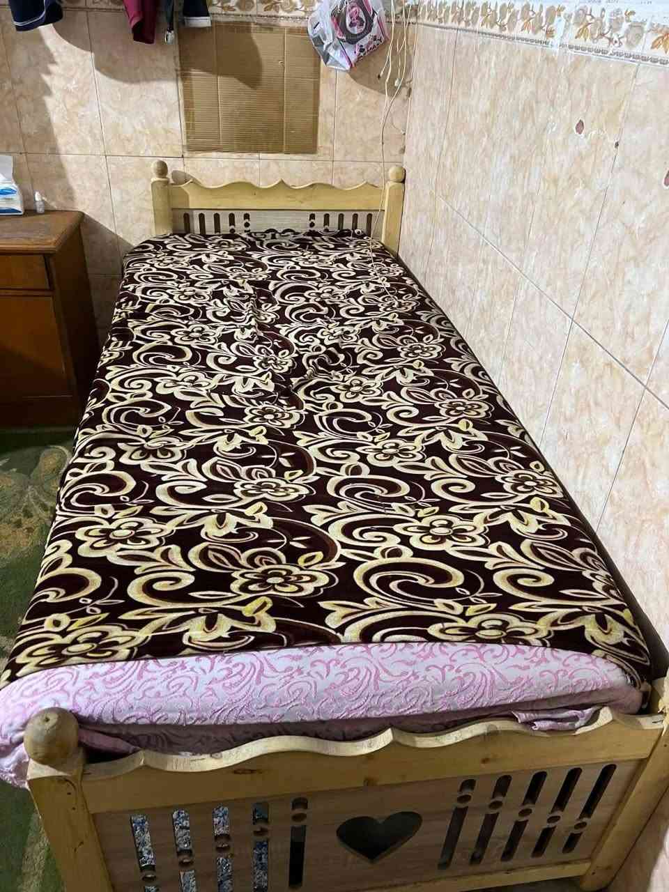 سلام عليكم  غراض بيت للبيع الشعب شارع الصحه  ***********
