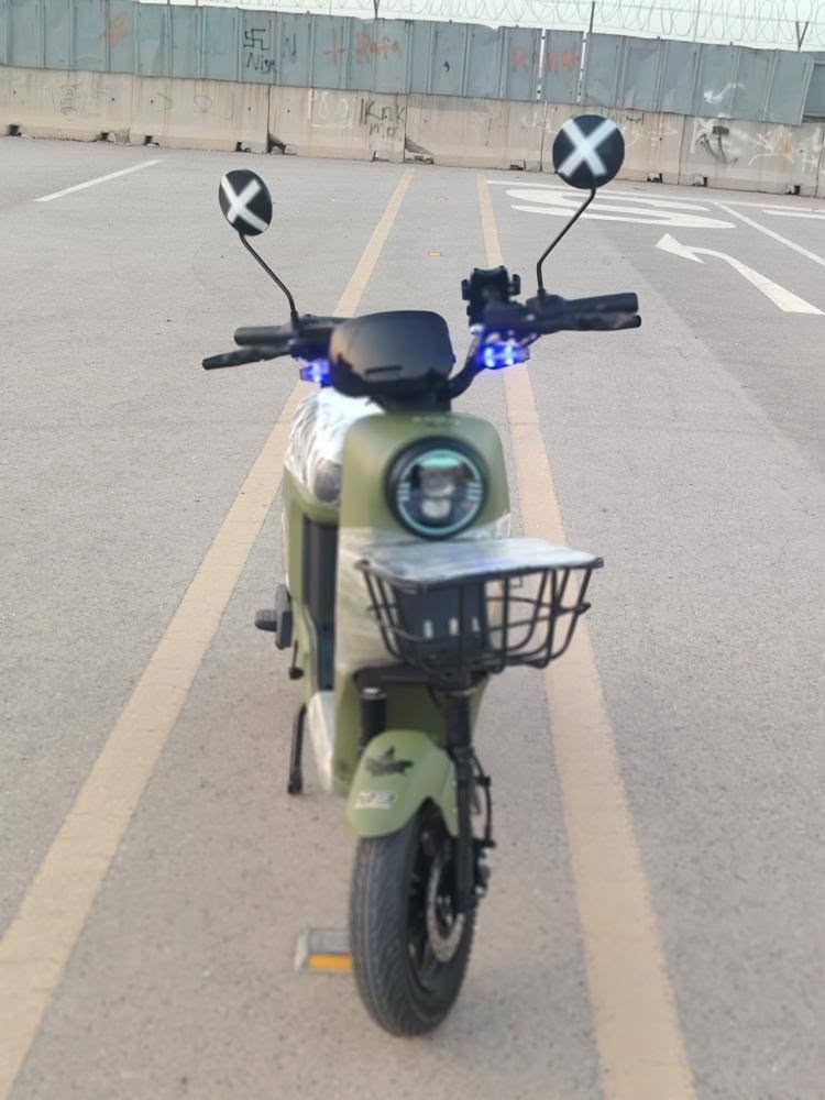 دراجه شحن نوع R9للبيع
الكفر الامامي مكسور و الجملغات مكسوره ثنينهن و بدون بطاريات.
العنواع بسمايه.
لتواصل ***********.
