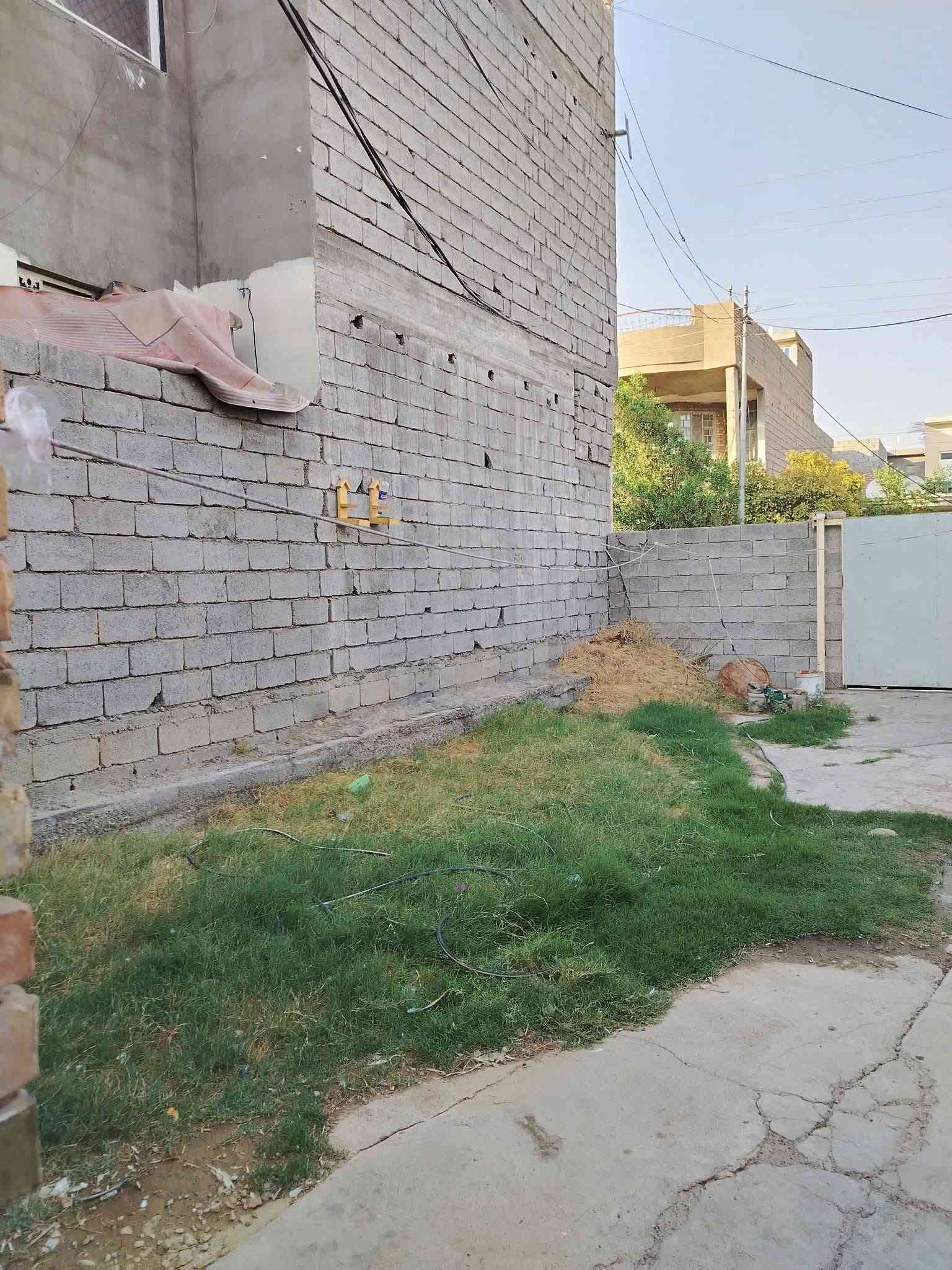 🏡 دار للبيع (يُعتبر تفليش)
📍 الموقع: بهرز – حي القادسية، على الشارع العريض، بالقرب من أسواق صباح الدليمي.

📐 المساحة: 220 م²
📄 النوع: طابو زراعي – سند 25.

✨ موقع مميز وقريب من جميع الخدمات، مناسب لإعادة البناء أو الاستثمار.

💰 السعر: مناسب.

📞 للاستفسار:
***********
