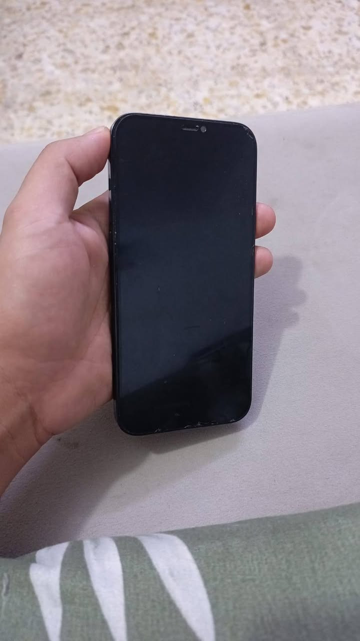 ايفون ١٢ برو ماكس+ملحقاته
ذاكره ٢٥٦ 
بطاريه ٧٦٪ مامبدله 
التلفون جديد مامشخوط
سعره ٤٠٠ الف
بغداد البلديات 
واتساب / ***********
