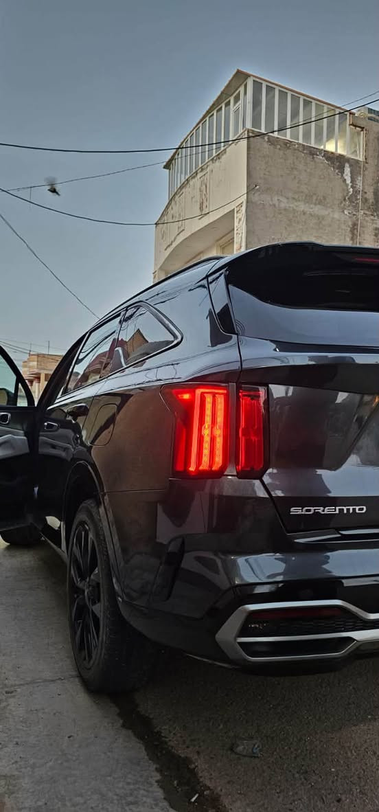 السلام عليكم 
كيا سورنتو وارد امريكي بيه طخه خفيفه بالجاملغ الأمامي وراجع علئ البارد وبدون قطرة صبغ 
والباقي كفاله عامه علئ وضع الشركه وين ميعجبك افحص
موديل 2023
مواصفات SX   معروفه فول مواصفات بانروما
 مكينه 2.5 تيربو   كير ٨ سرعات دبل كلج طيران
داخل جلد أبيض ملكي 
قياده ذاتيه 
تحديد مسار 
رادار امامي 
حساس جانبي
اشاره بالمرايا
مرئات جانبيه شفط
اوتو بارك 
اوتو ستوب 
تشغيل عن بعد 
ترحيب عند الاقتراب 
خمس انظمه قياده
كشنات أماميه كهرباء  
شاشه عداد دجتل 
كامره خلفيه
٧ راكب سياحي VIB
صندوك كهرباء 
بصمتين تشغيل 
وبعد بيه هواي مواصفات
ملاحظه السياره ماشيه 29 الف  أخت الزيرو
سياره جديده رقم كربلاء بأسمي تحويل ثاني يوم ومكاني كربلاء  *********** الشراي يتصل موجود واتساب
السعر 230
(بدون مراوس)
