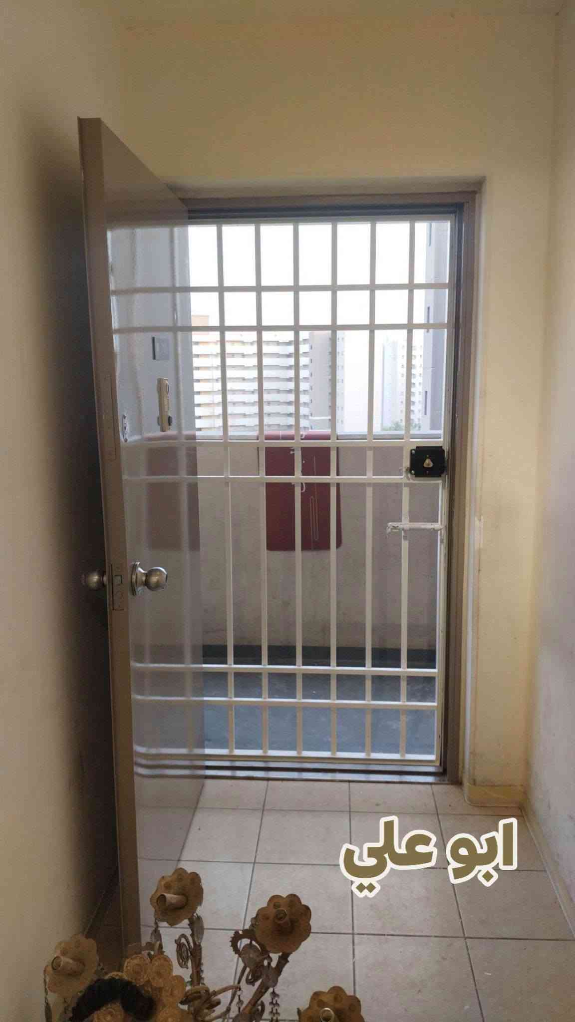 تم تثبيت كتائب شباك 
وتم تثبيت باب حمايه   

#خدمات ابو علي لديكم لا خوف عليكم
صبغ الشقق  أعمال ديكور 
تنصيب وتنضيف السبالت 
حداده كتائب ومانع ذباب بانواعه سلايت وثابت 
١-  #تبديل واضافة نقاط  كهربائية🔌،وبراكيتات و تثبيت💡 
الثريات بكافه انواعها🔮 .
٣- #تثبيت وفتح  مراوح سقفيه بكافة انواعها. 🪭
شد شاشات البلازما📺 
4 _تبديل #وصيانه خلاطات بكافه انواعها 🚿🛁🚽
5 _تبديل قفل #🔏 باب شقه داخلي  🔑وخارجي 🔐
6 _فتح وشد كافة #غرف 🛌🛏️🛏️ نوم
7-فتح وشد وتنظيف #سخان 🔧🔧 
شد ونصب  كاونتر 🔨🪚
8-تغليف ابواب مانع رطوبة 🚪🚪
9-تعليق ستائر ‏‪🪟 🛠️ 
نقل اثاث داخل بسماية.🚛🚛
شد فلتر خارجي على الميزانيه وتبديل فلتر 7مراحل🚿🚿
 فتح وشد ساحبه وتصليح⚙️⚙️🪛  
  تنصيب جميع الغسالات👚
تثبيت وشد وتعليق جميع الاغراض. 🪜🪞🖼️
تصليح كافة الغرف و تبديل  سجه🪚🪚    متوفر على مدار  ٢٤🕠🕕🕑🕖🕢
للاستفسار والتواصل مراسلة الصفحة او الاتصال 
***********   (واتساب )او اتصال📲📳
0️⃣7️⃣8️⃣2️⃣5️⃣2️⃣5️⃣9️⃣8️⃣2️⃣0️⃣

نص مكتوب في الصور:
- ابو علي