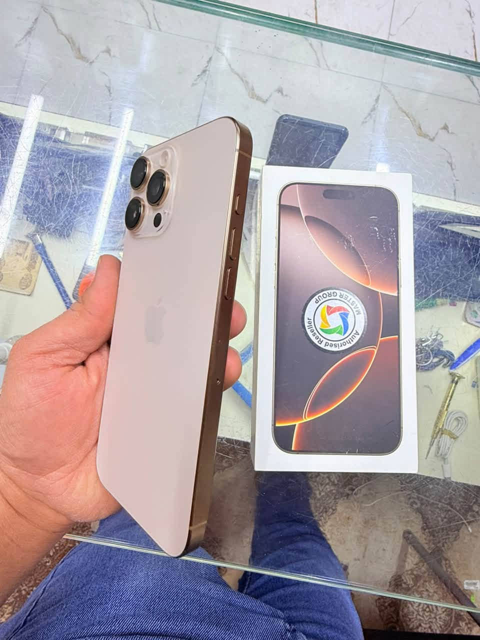 ايـفون 16 بـرو مـاكس
نسبة نظافته 100/100 بطاريته 91 الشرق الأوسط ضمان ماستر ذاكرته 256 لون الصحراوي المميز .وسعره جداً حلو ومميز راسلونا وراح نكون بخدمتكم . 

قطعة مرتبة  بالعافية الي يحصله وياخذة  
(((  اكتب تم بالخاص يجيك السعر مباشرة ))) 

وشعندك للبيع او مرواس نشتري كلشي عنواني النجف ***********
 رقمي بي واتساب او راسلني على صفحتي الفيس (( امير أبل ))
