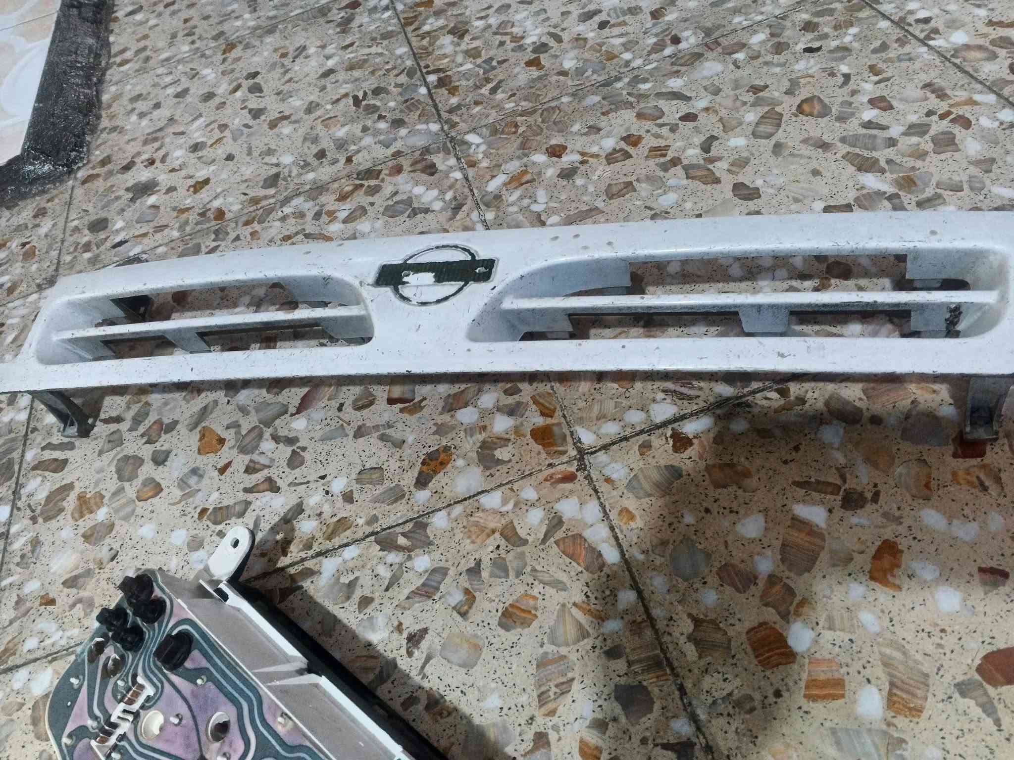 نيسان بريميرا • قطع غيار • نظيفة